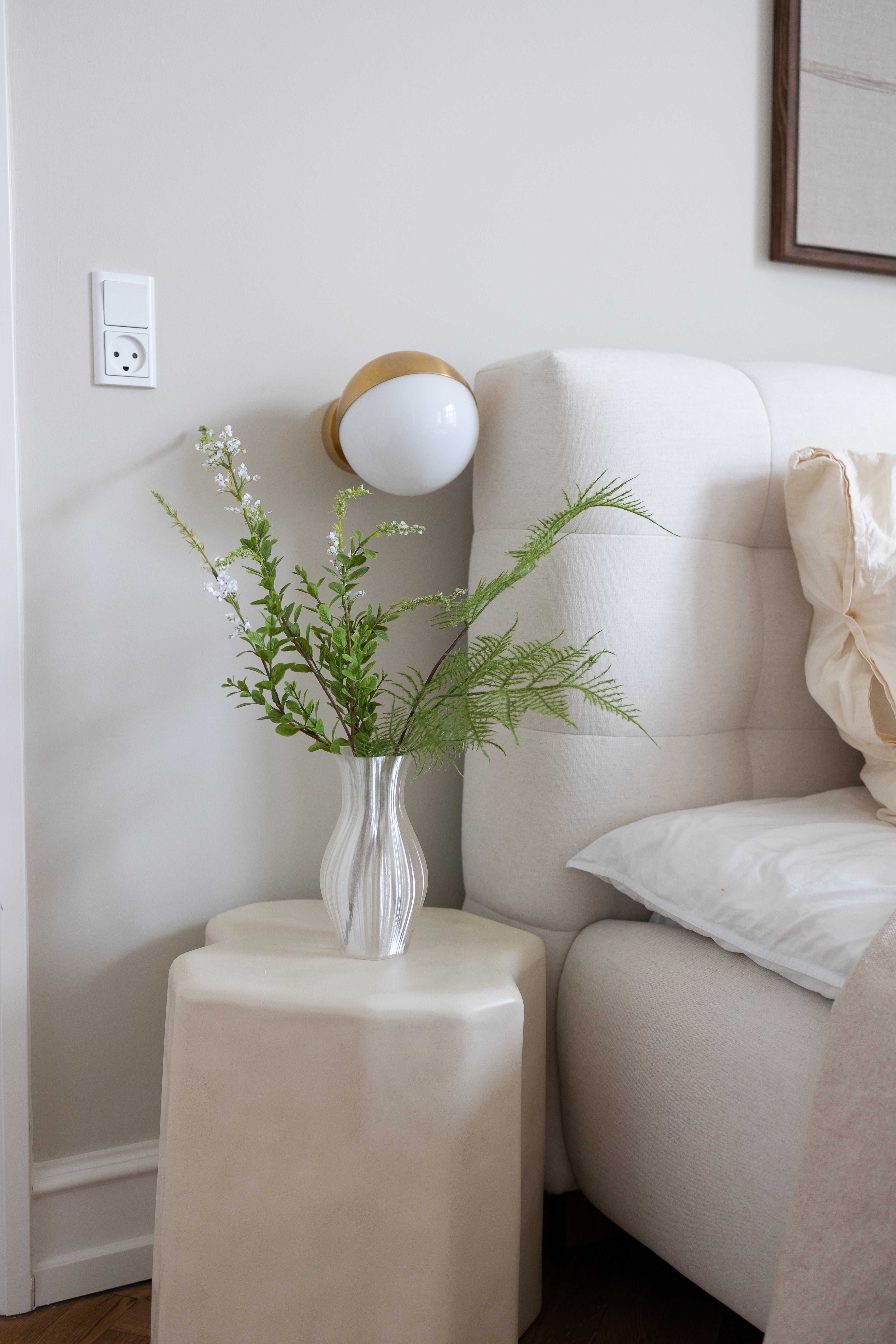 Bloom vase, Ivory - H19 cm.