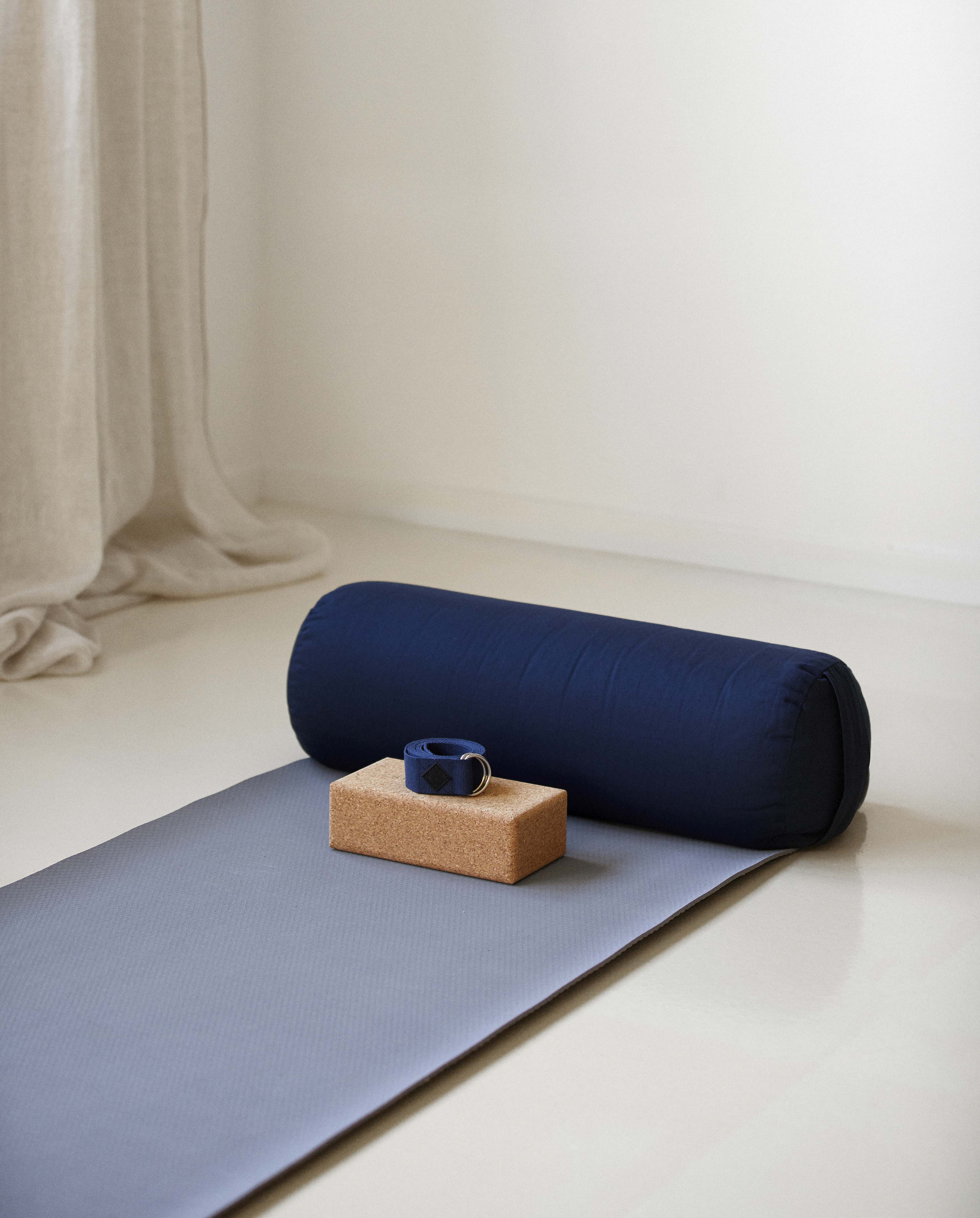 Simple Days yogamåtte i naturgummi, grå - 60x173 cm.
