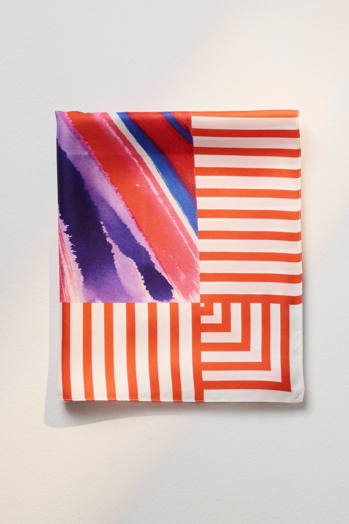 x Farshad Farzankia silketørklæde – Red Multi