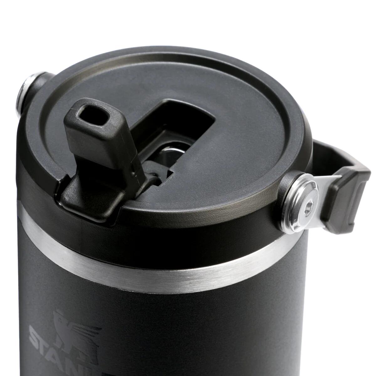 The IceFlow™ Flip Straw 2.0 Tumbler, Black 2.0 - 0,89L