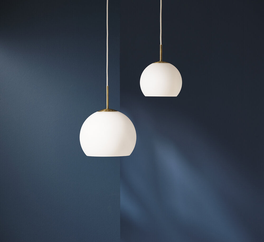 Ball Glass Pendellampe, Opal White - Ø18 cm.