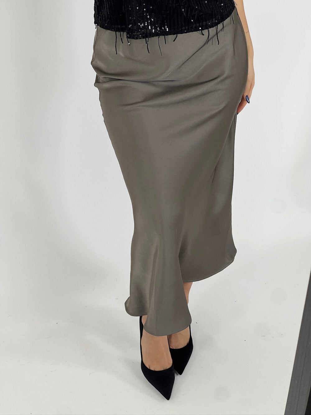 Vicky Heavy satinnederdel  - Warm Grey