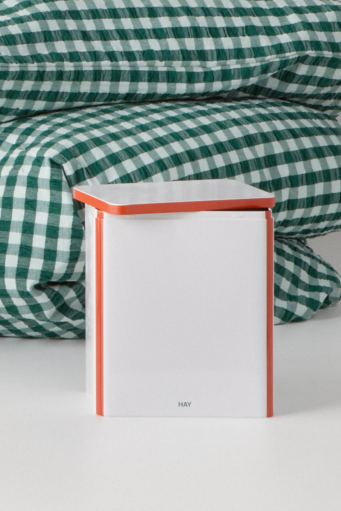 Tin beholder, H20 cm - Off-white and Red