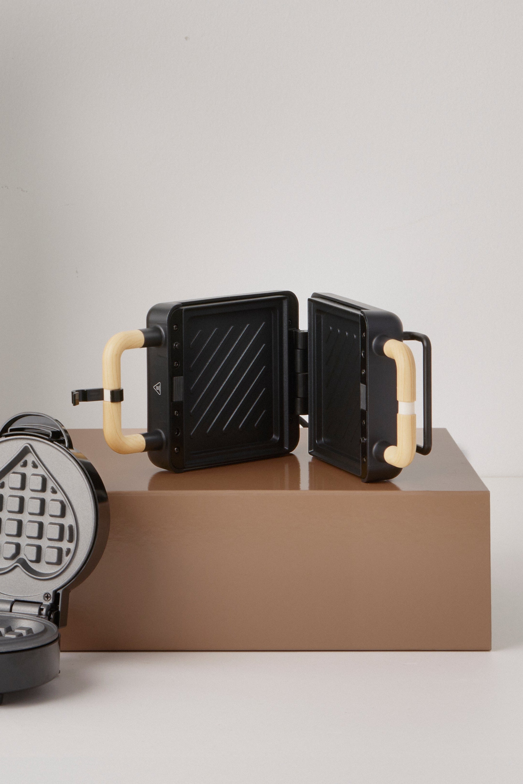 2 in 1 Waffle Iron with Sandwich Maker - sort