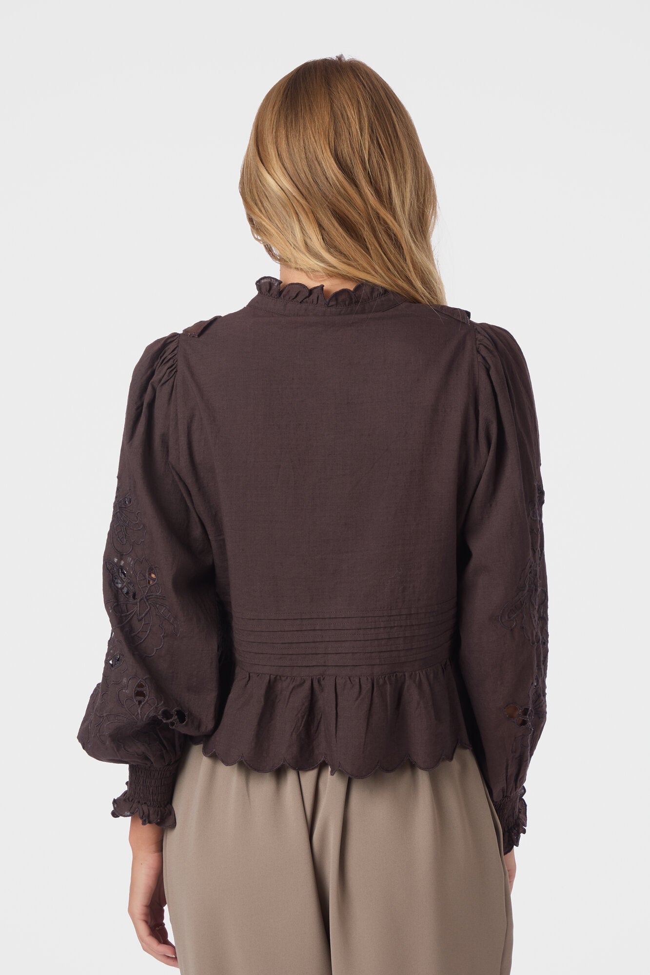 Petrine Embroidery bluse - mørkebrun