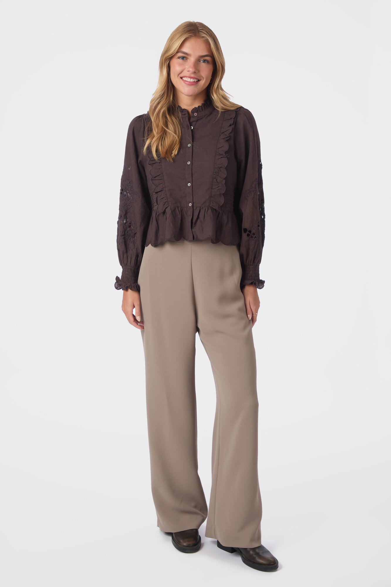 Petrine Embroidery bluse - mørkebrun
