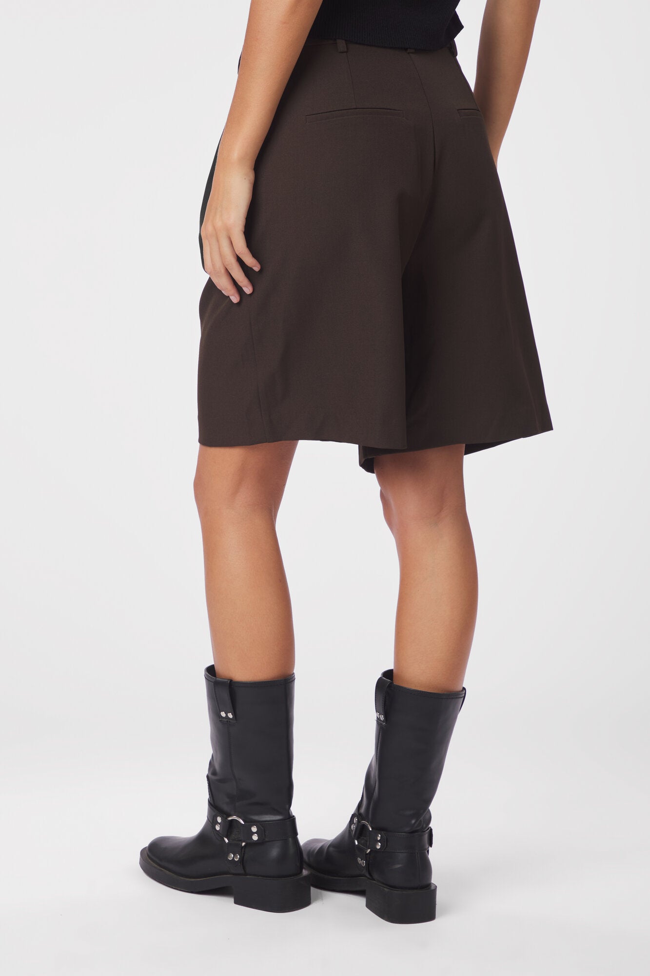 Nika Structure shorts - Dark Brown