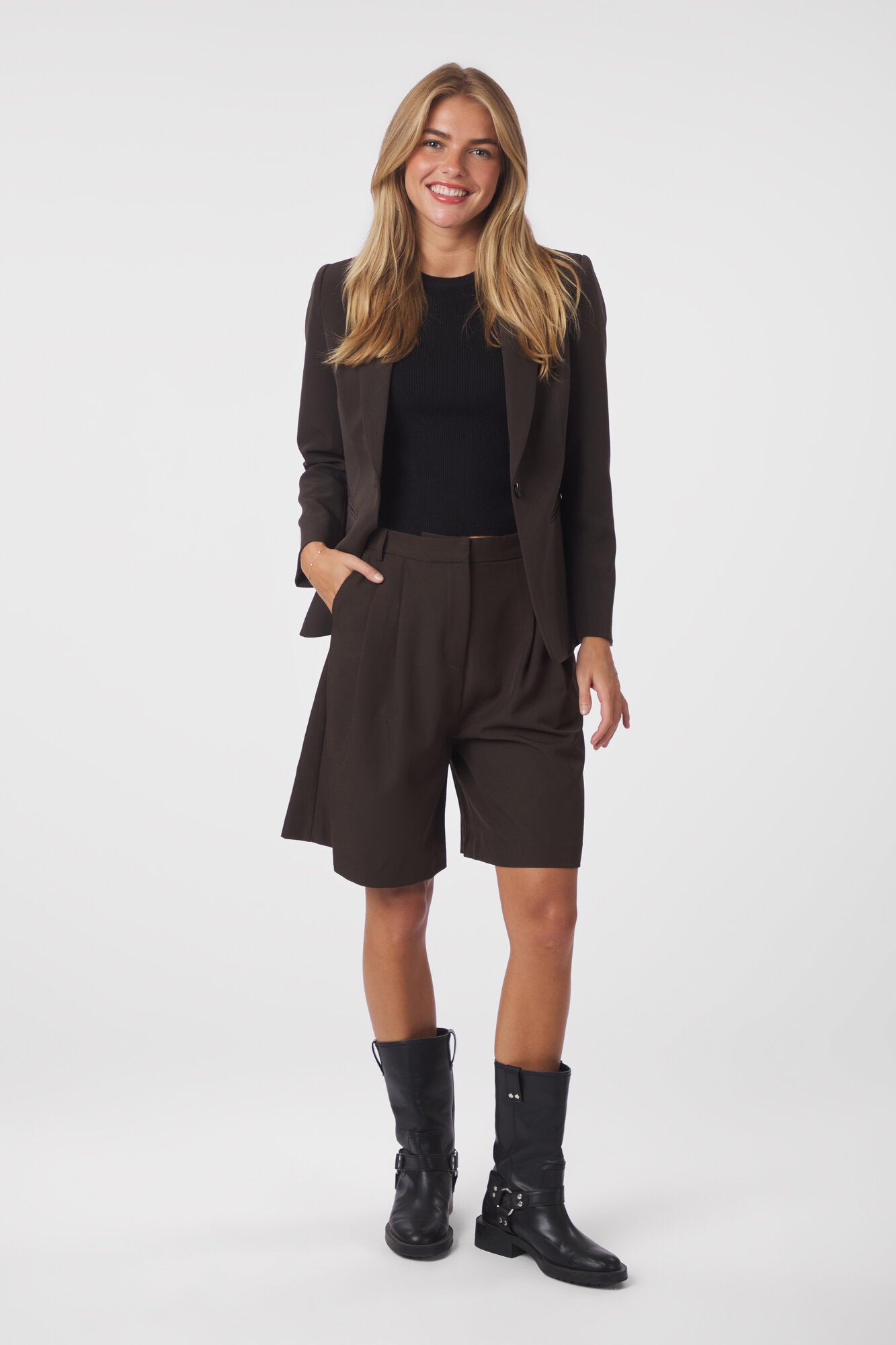 Nika Structure shorts - Dark Brown