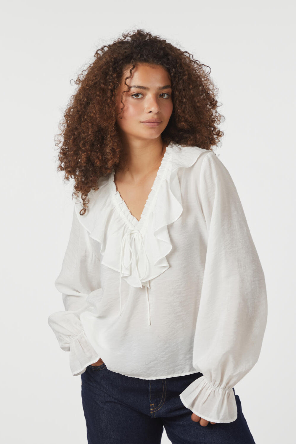 Aminea Ruffle bluse - hvid