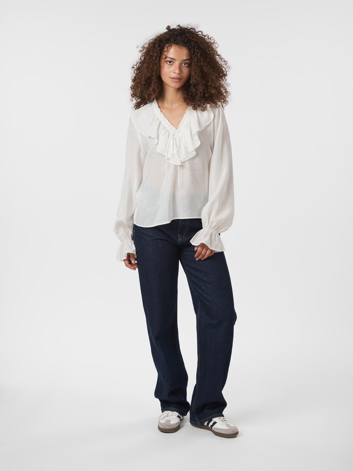 Aminea Ruffle bluse - hvid