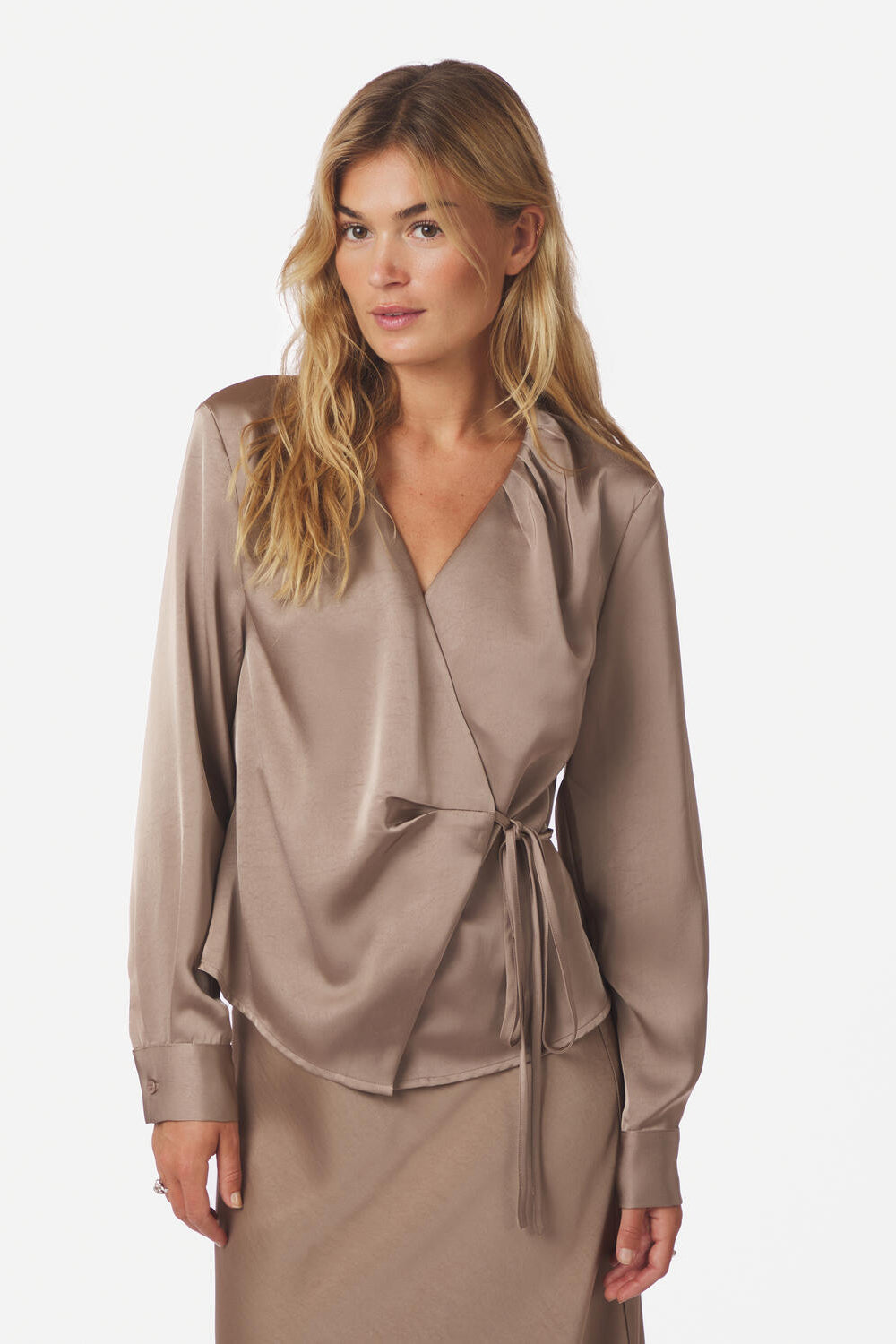 Caprina Heavy Sateen bluse - Dark Taupe
