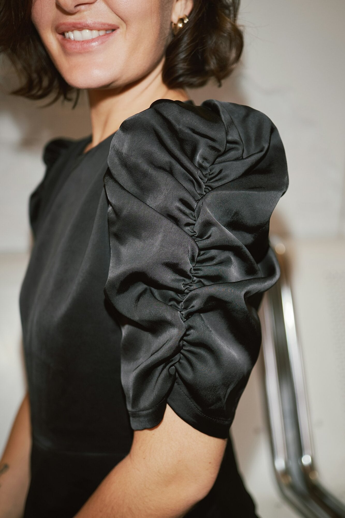 Benua Heavy Sateen bluse - sort