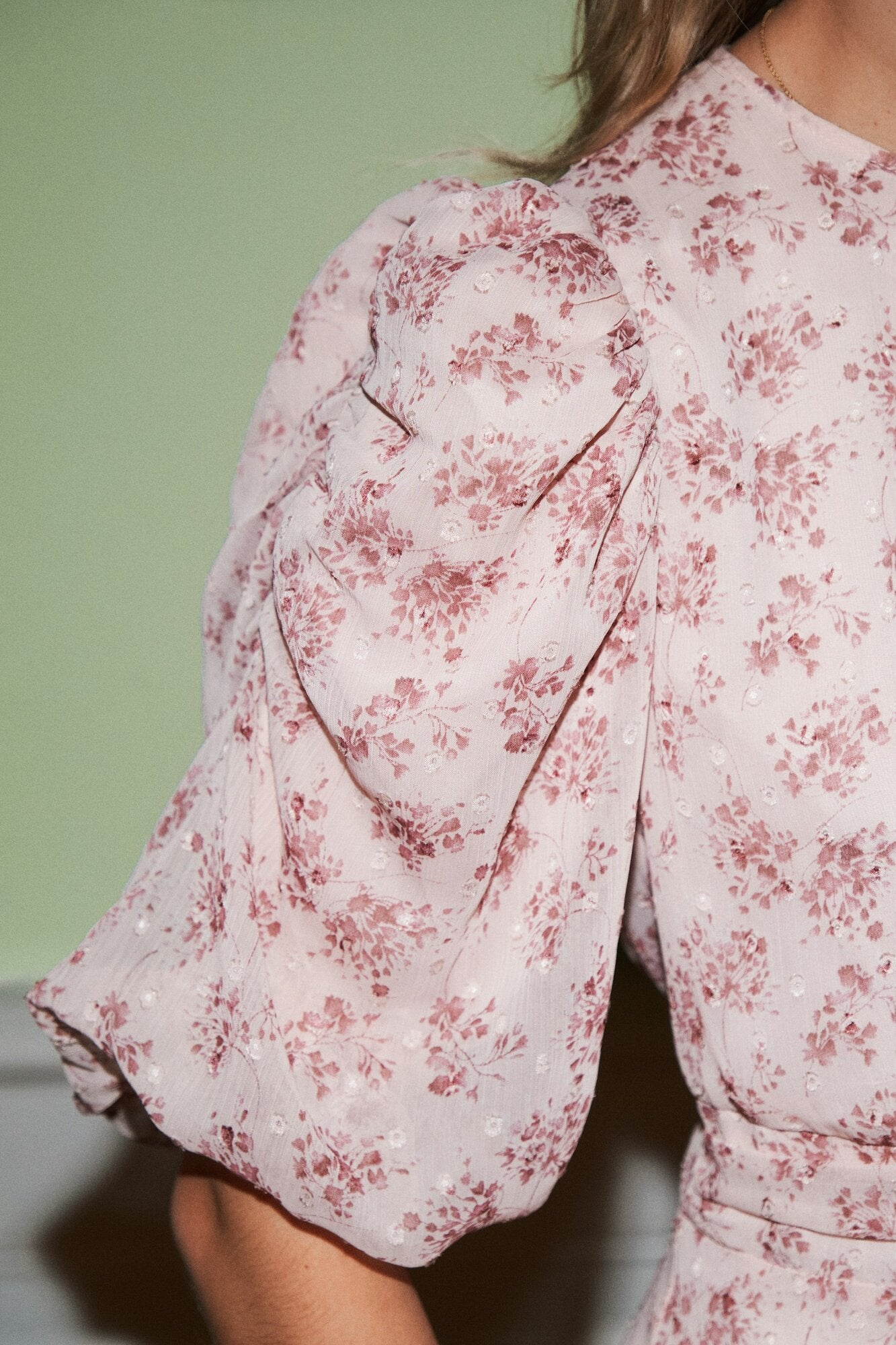Kikka Chiffon Flower kjole - rosa