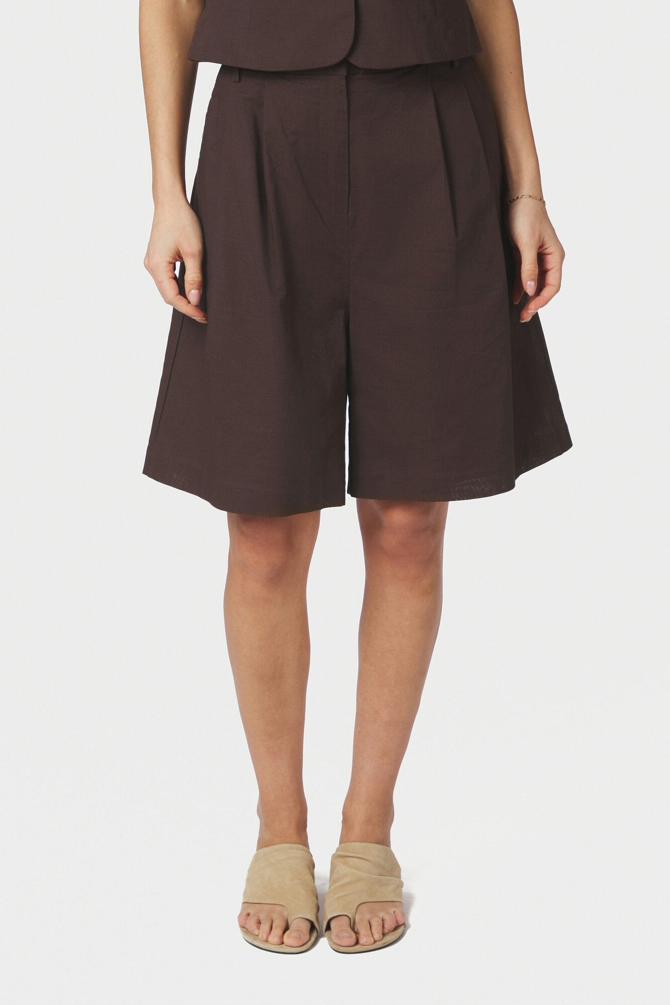 Nika hørshorts - mørkebrun