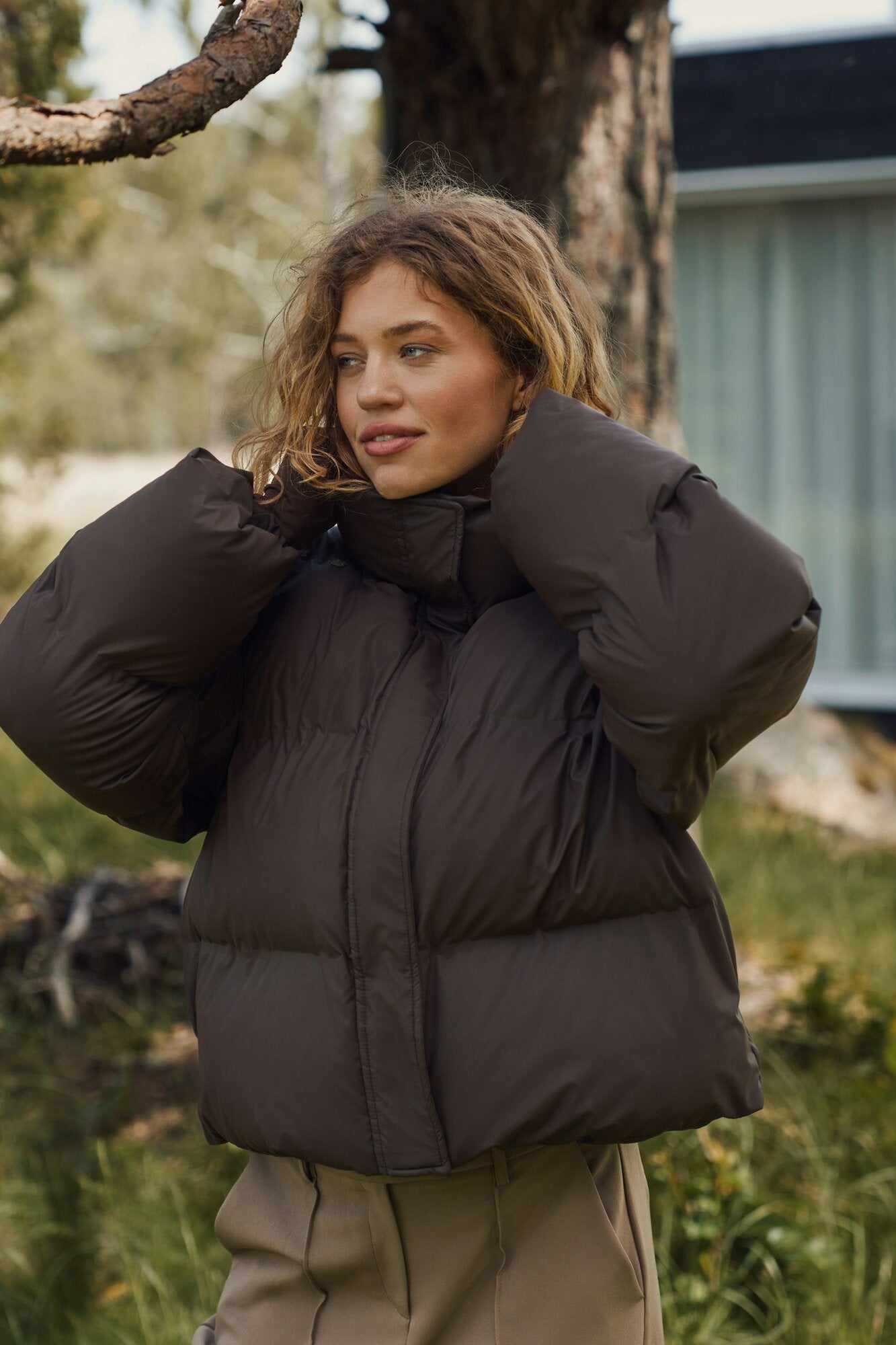 Rhea C Puffer dunjakke – Dark Brown