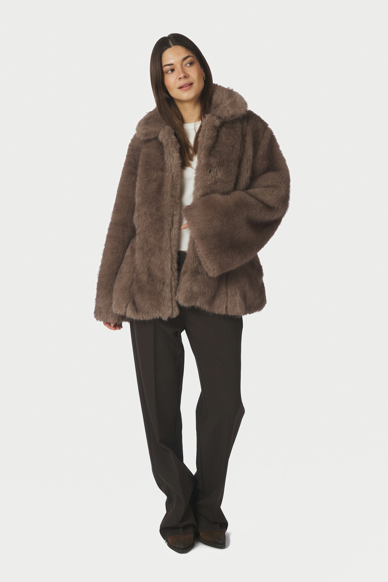 Ariella Faux Fur Peplum jakke – Warm Grey