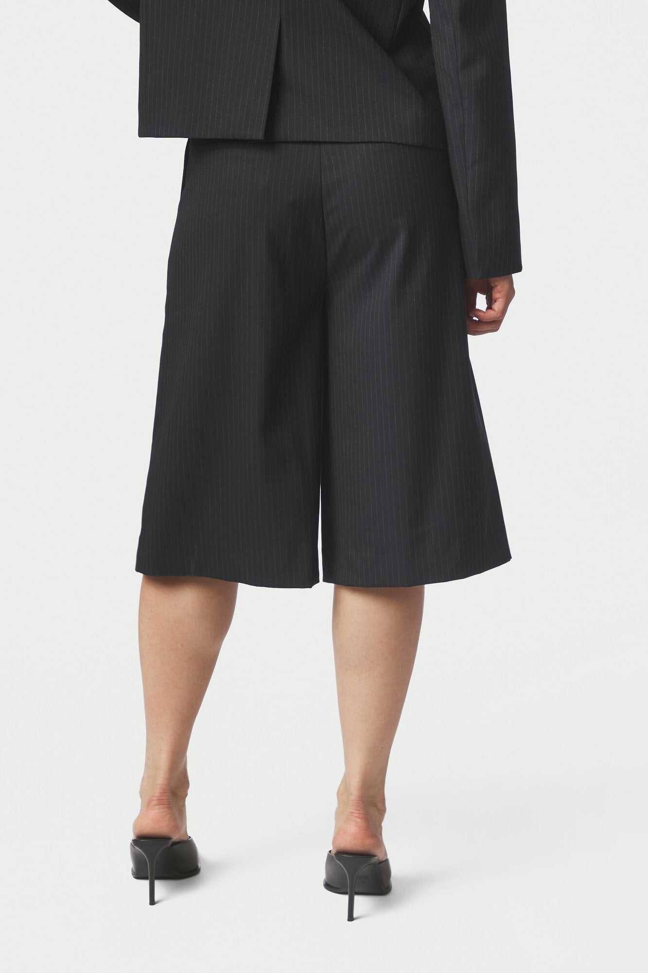 Rima Slim Pinstripe shorts - Dark Navy