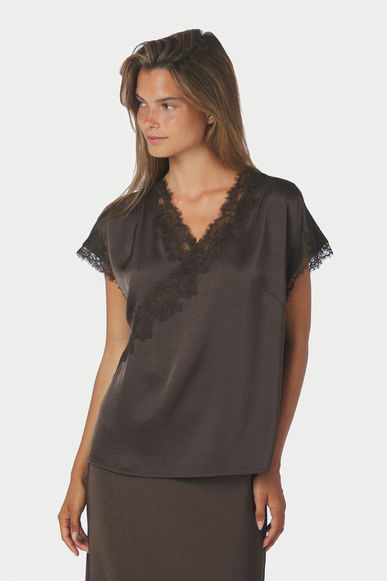 Benera Heavy Sateen blondebluse – Dark Brown