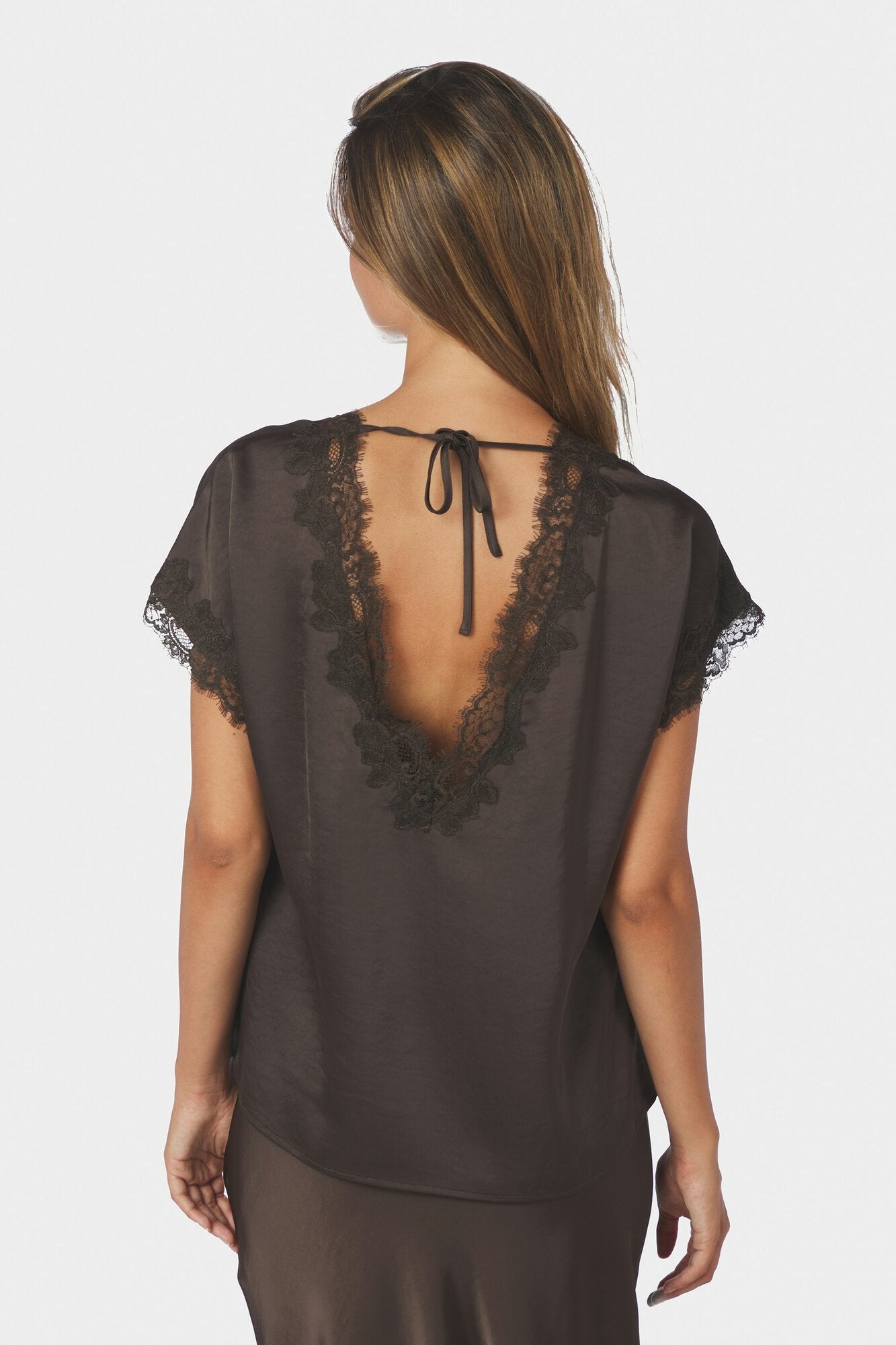 Benera Heavy Sateen blondebluse – Dark Brown