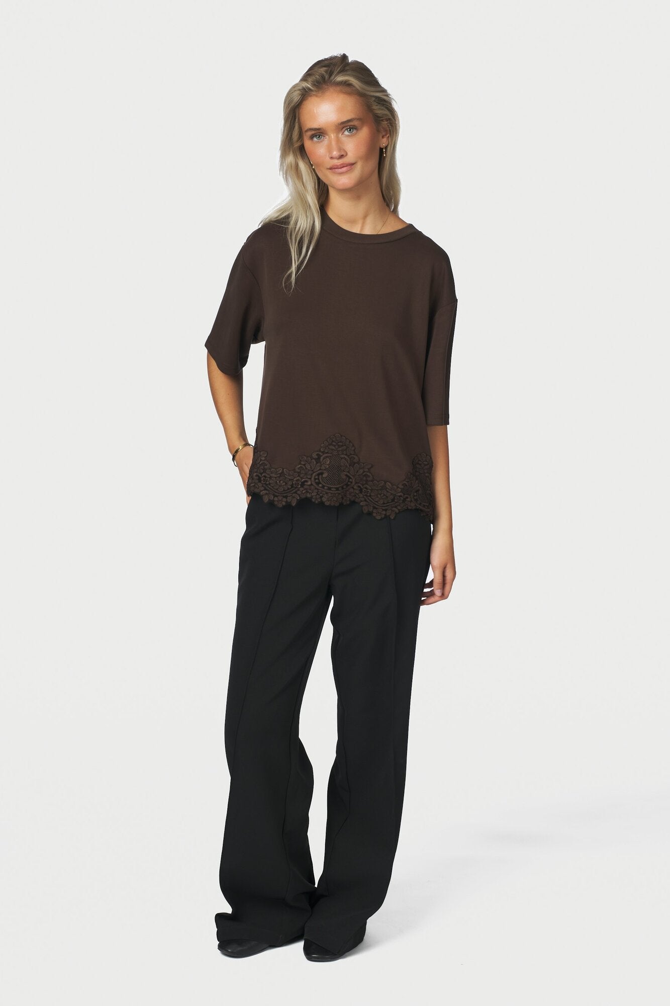 Iria Lace t-shirt – Brown