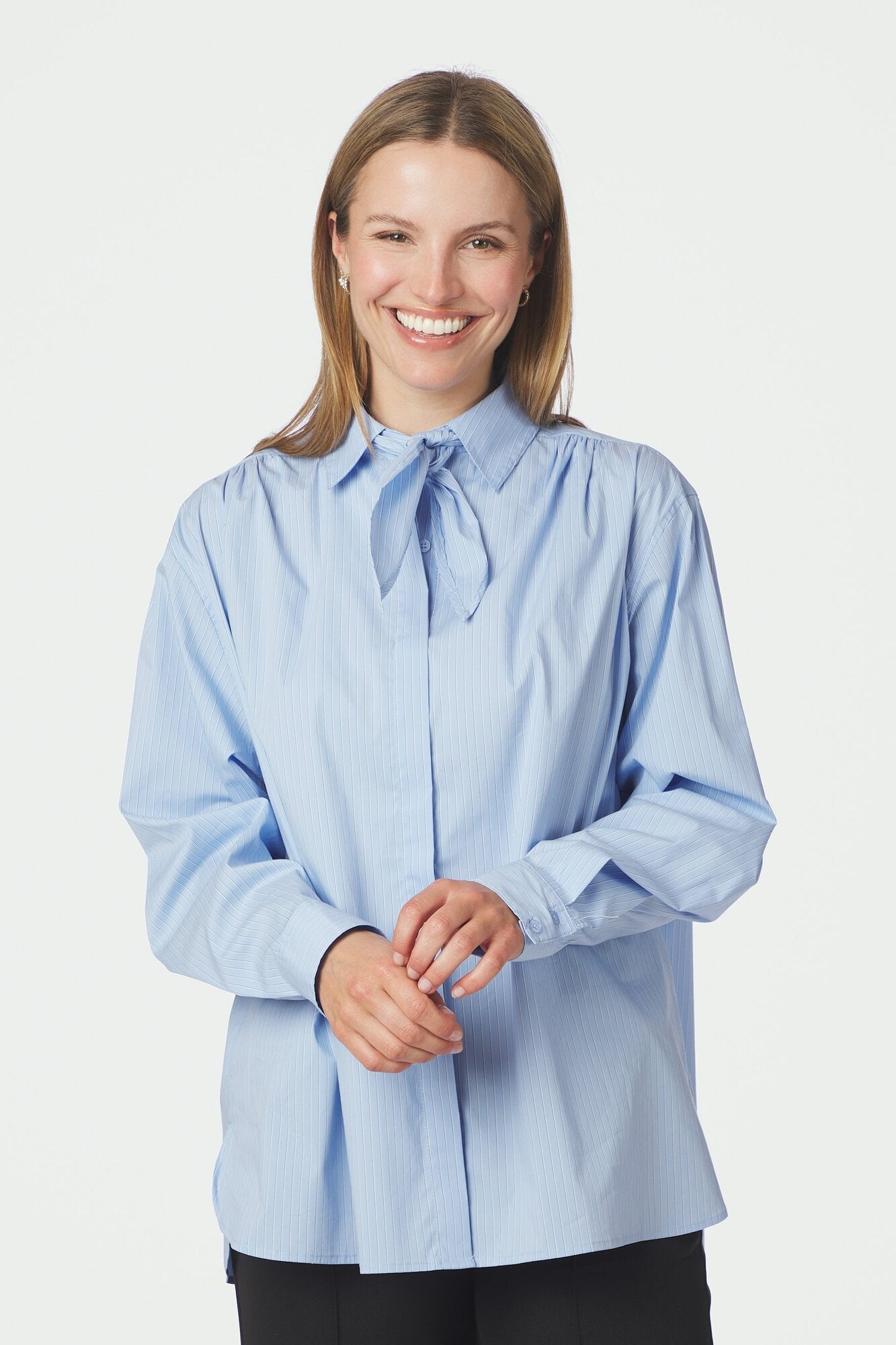 Rochelle Scarf Fine Stripe skjorte - lyseblå