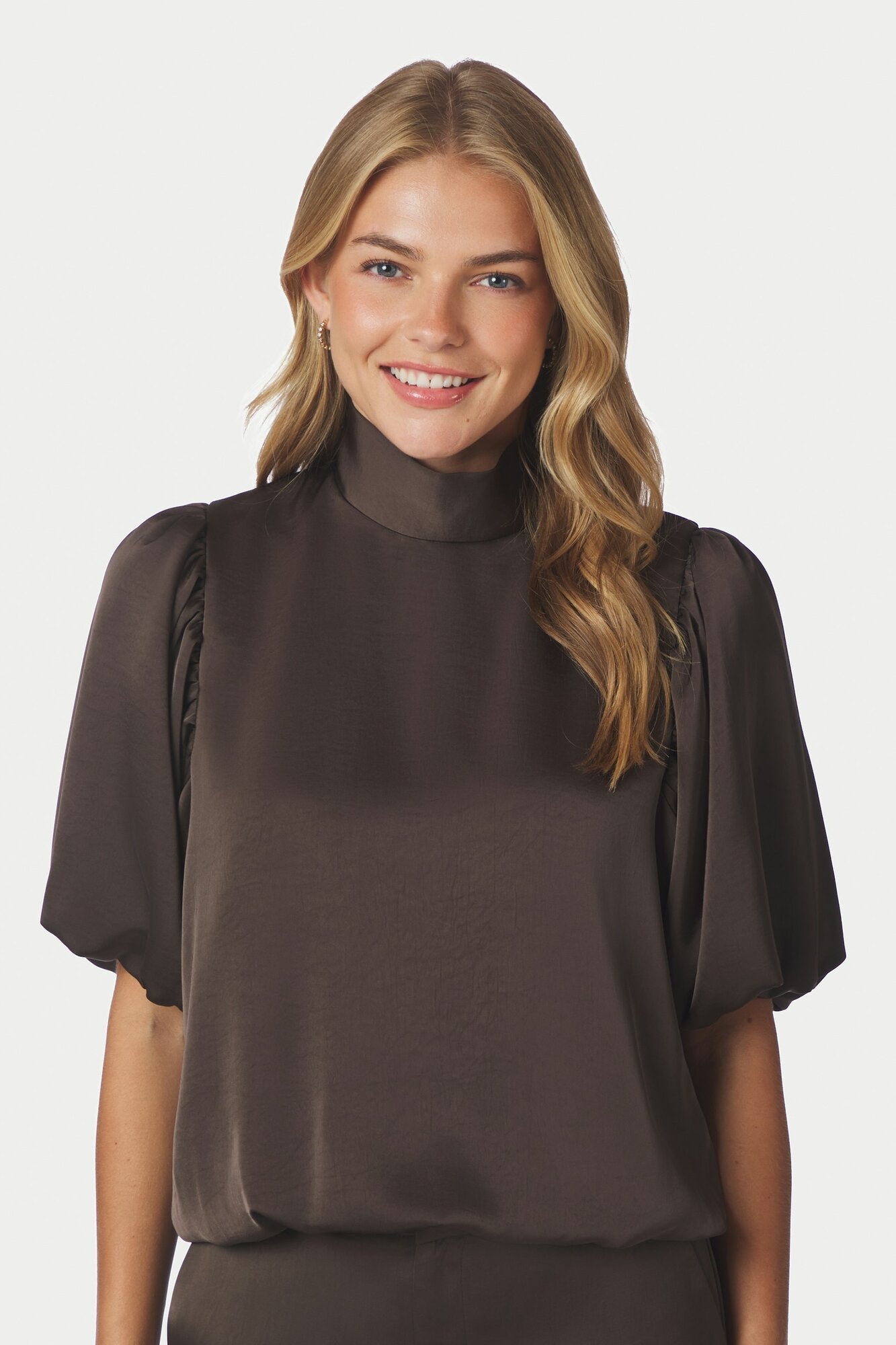 Parisa Heavy Sateen bluse med pufærmer – Dark Brown
