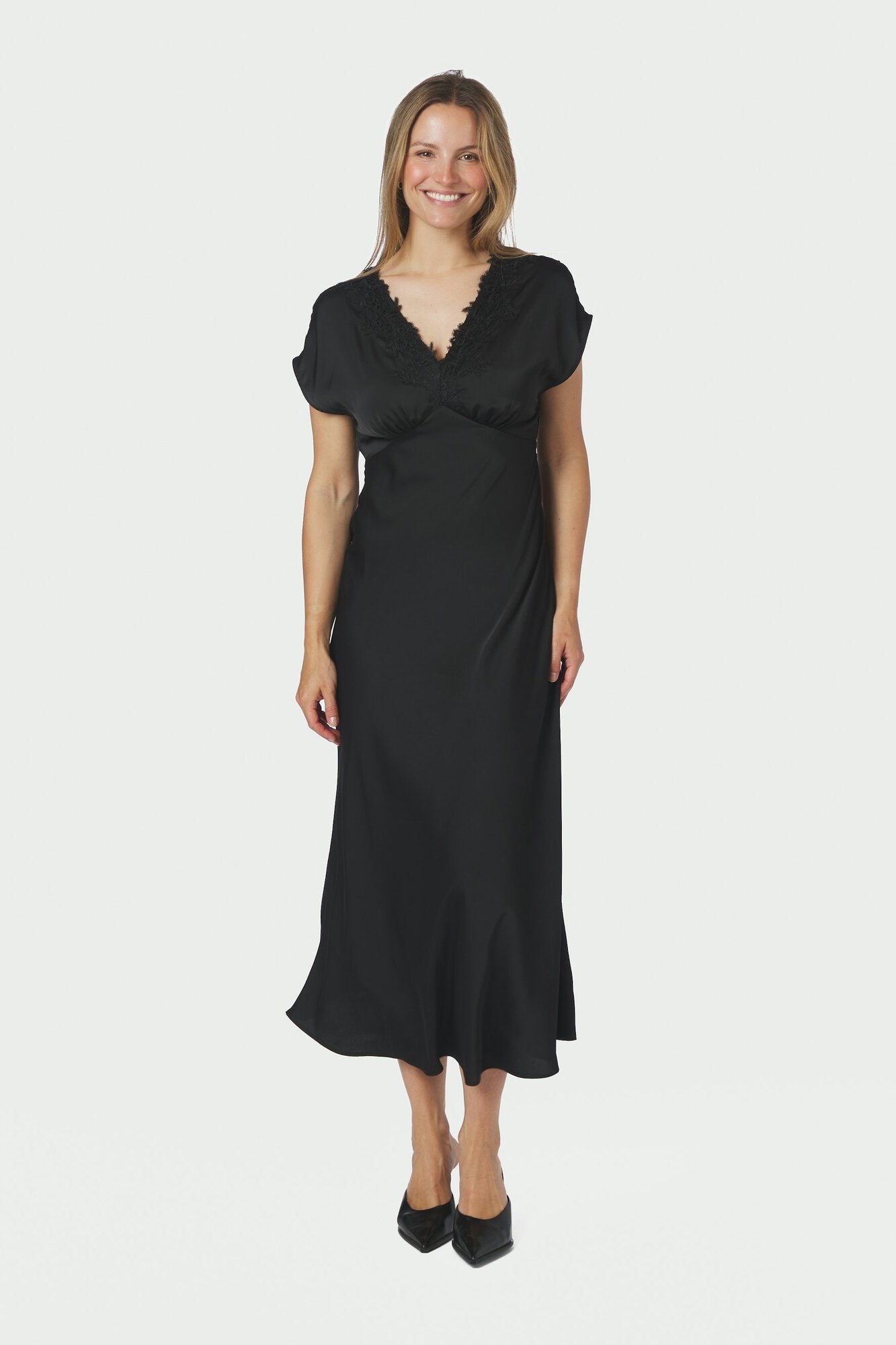 Clarita Drapy satinkjole – Black