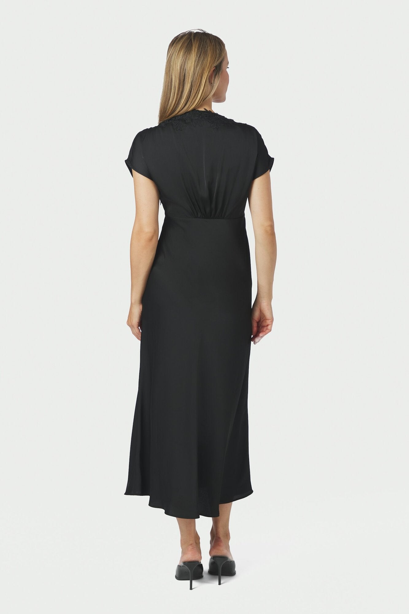 Clarita Drapy satinkjole – Black