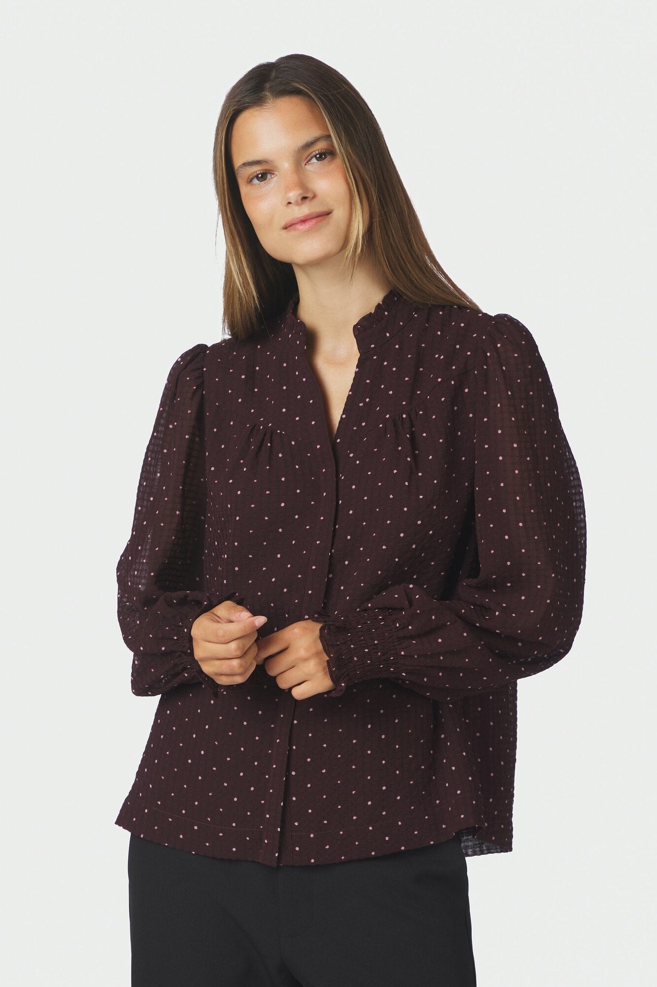 Astrida Dotted bluse med pufærmer – Burgundy