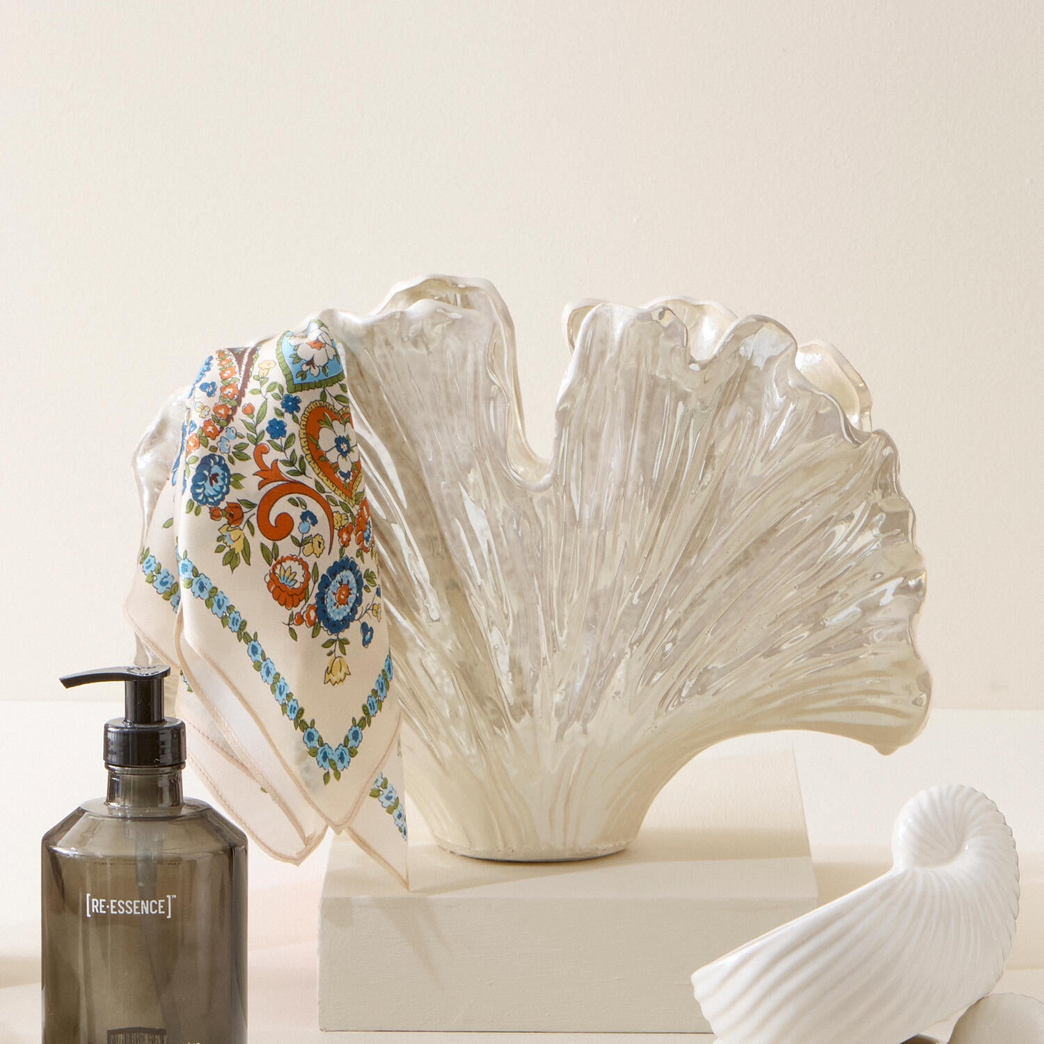 Seashell vase, Perlemor - H22,5 cm