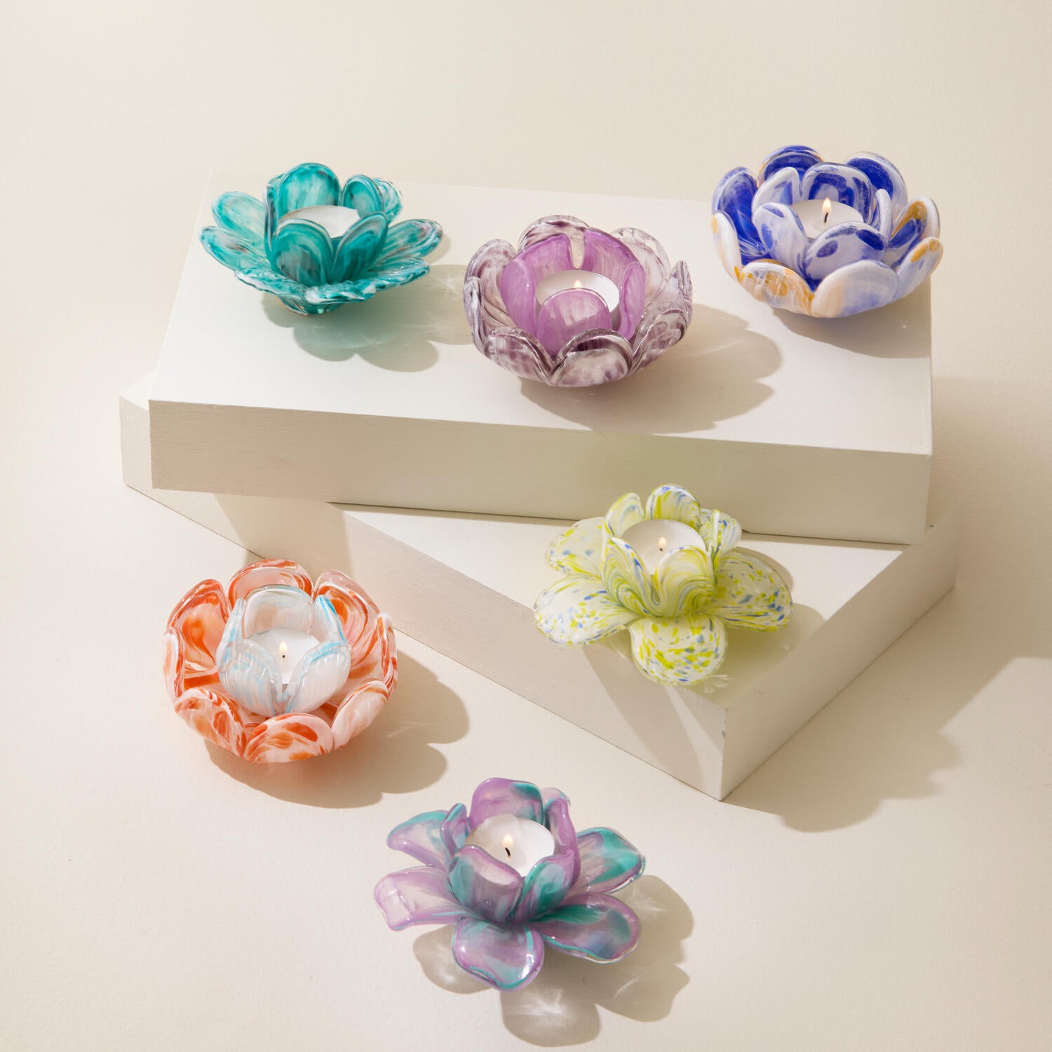 Blomster fyrfadsstage, lilla/turkis - Ø15cm