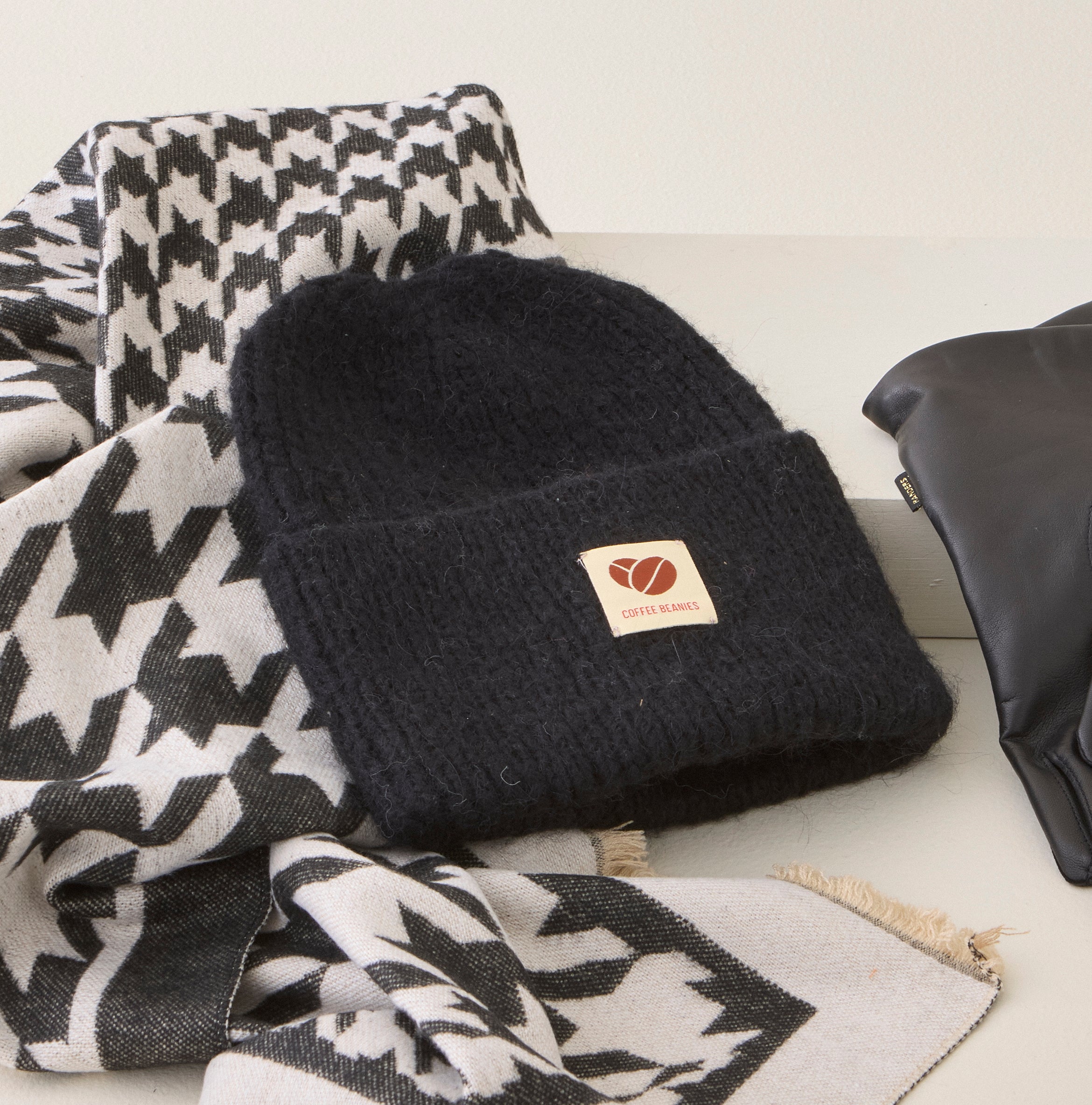 Sky beanie strikhue - sort