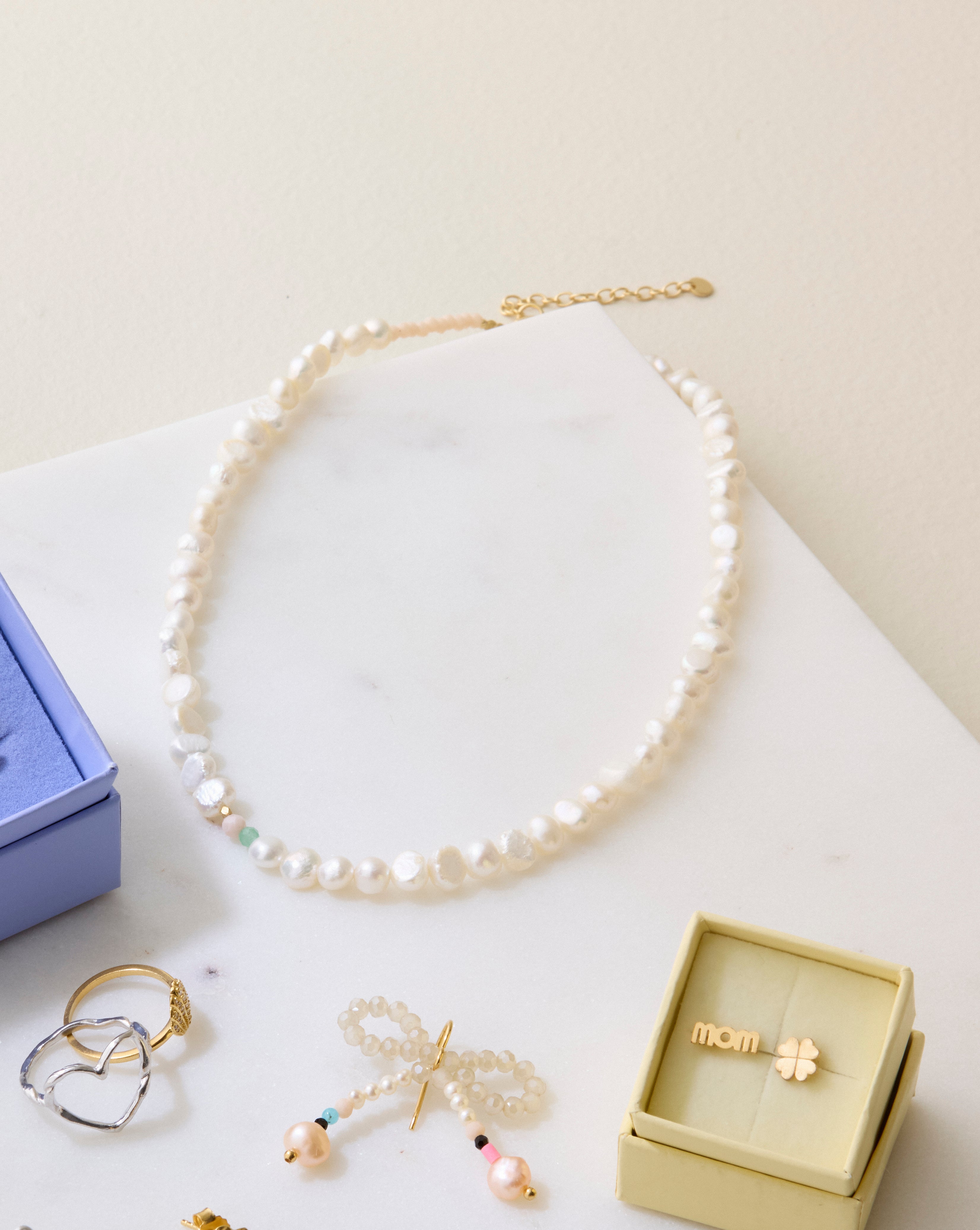 Perlie Creme halskæde - forgyldt