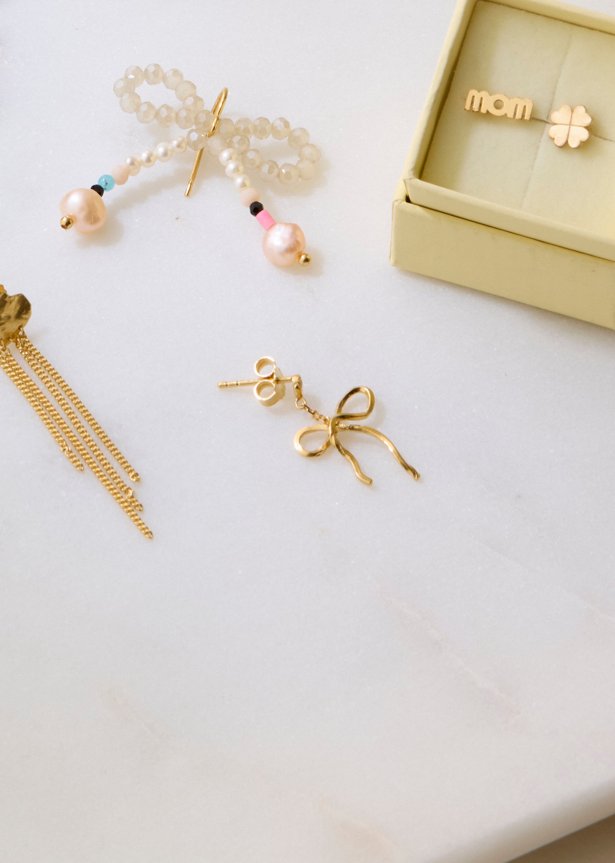 Dangling Flow Bow ørering - forgyldt