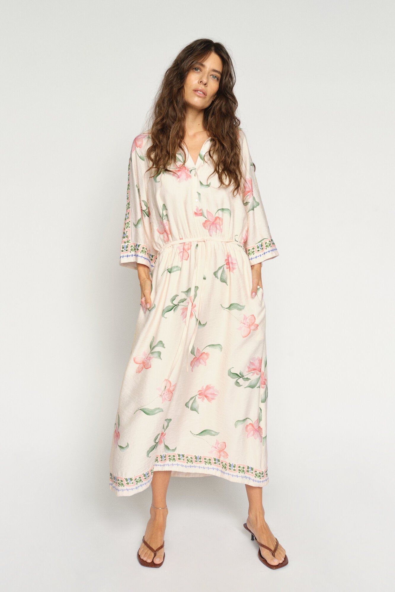 Bunno Big Orchid midi kjole – Ecru