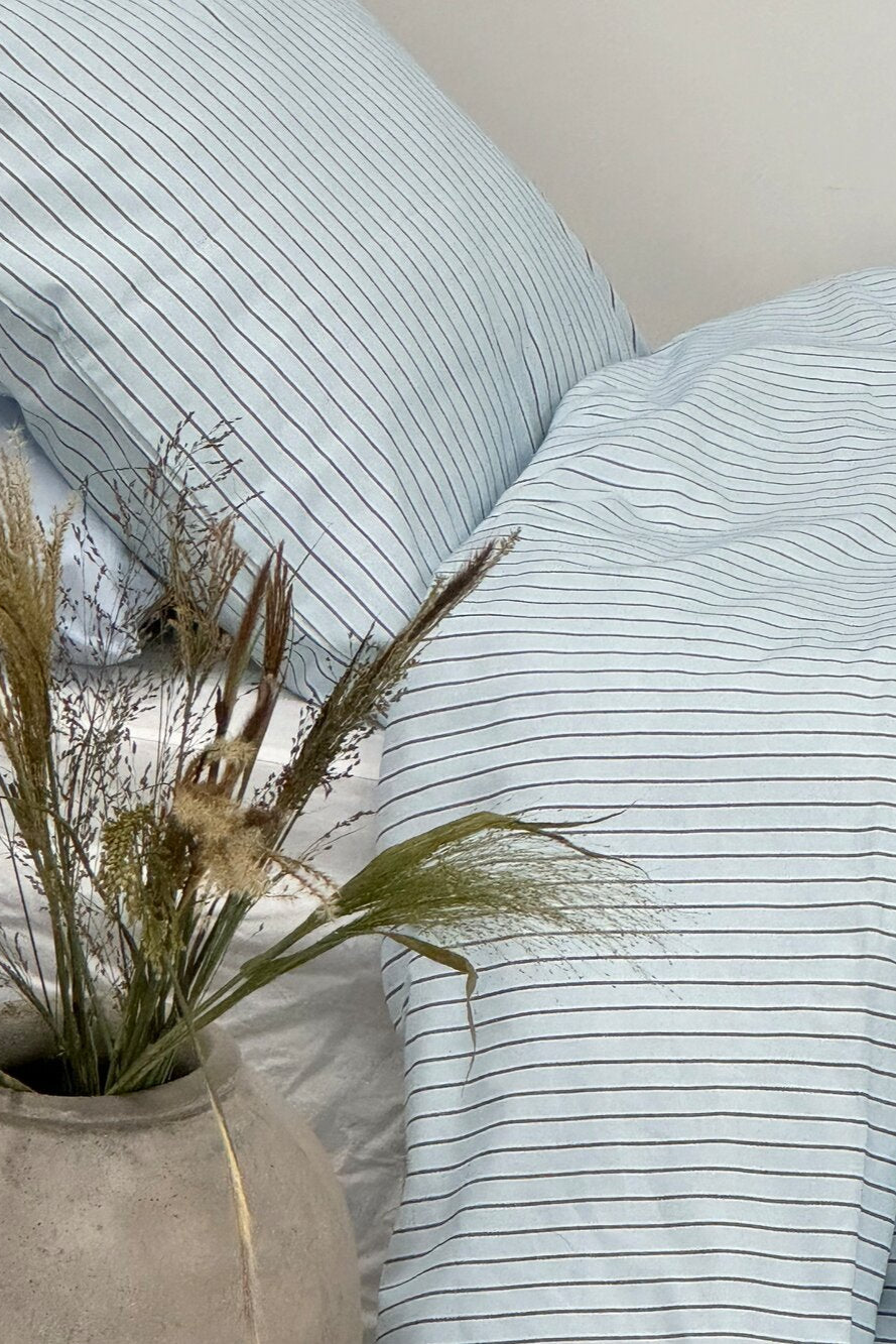 Multi strib sengetøj - Lys Blå