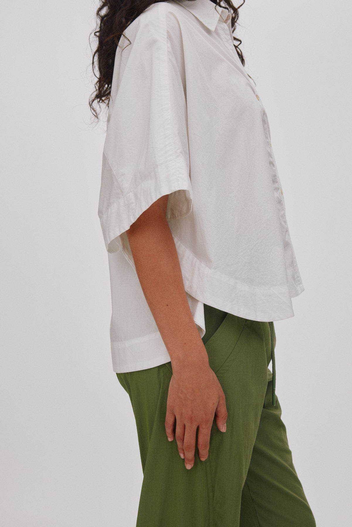 Berte Poplin Curved Hem skjorte - hvid