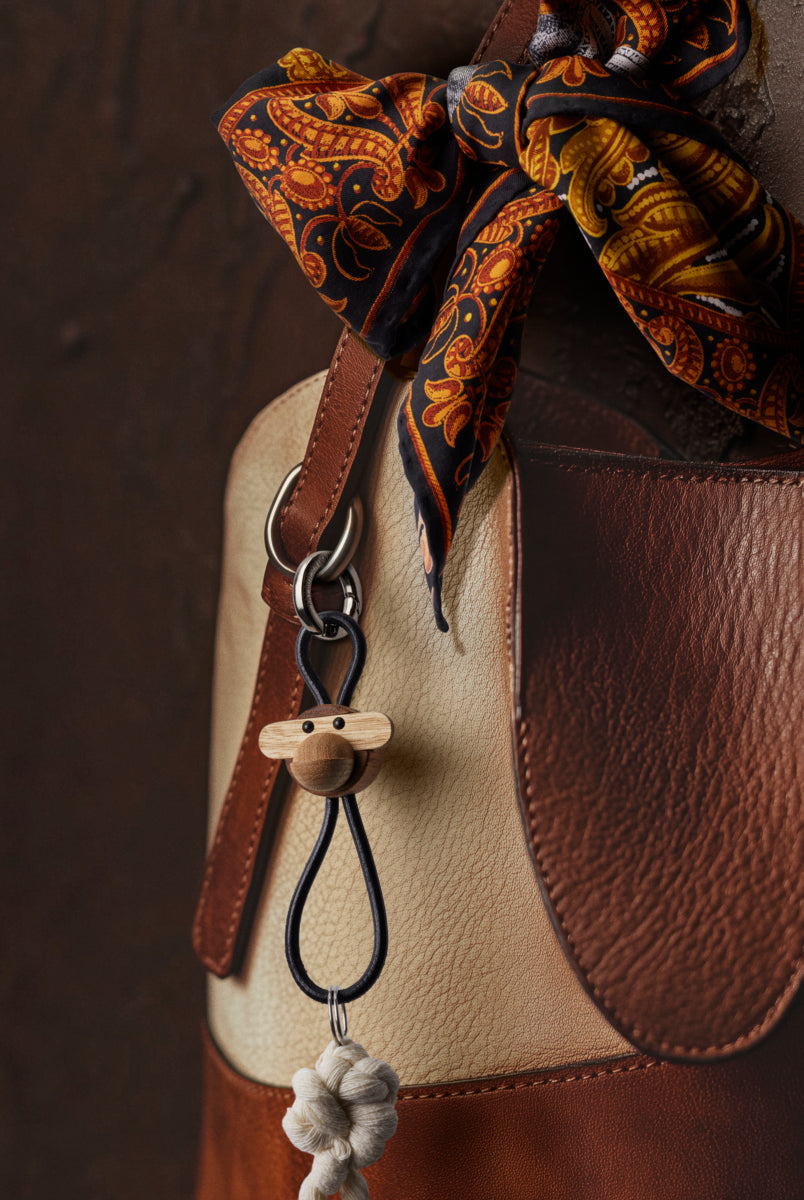 Abe nøglering - sølvfarvet/teak/limba