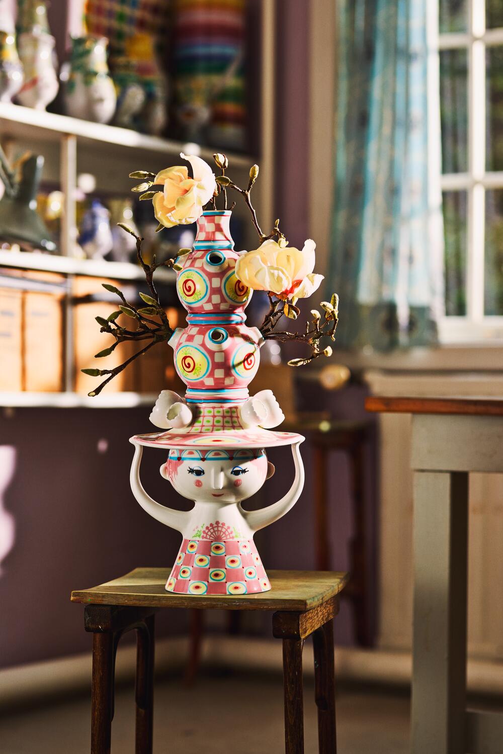 Lady with hat vase, pink - H:50 cm