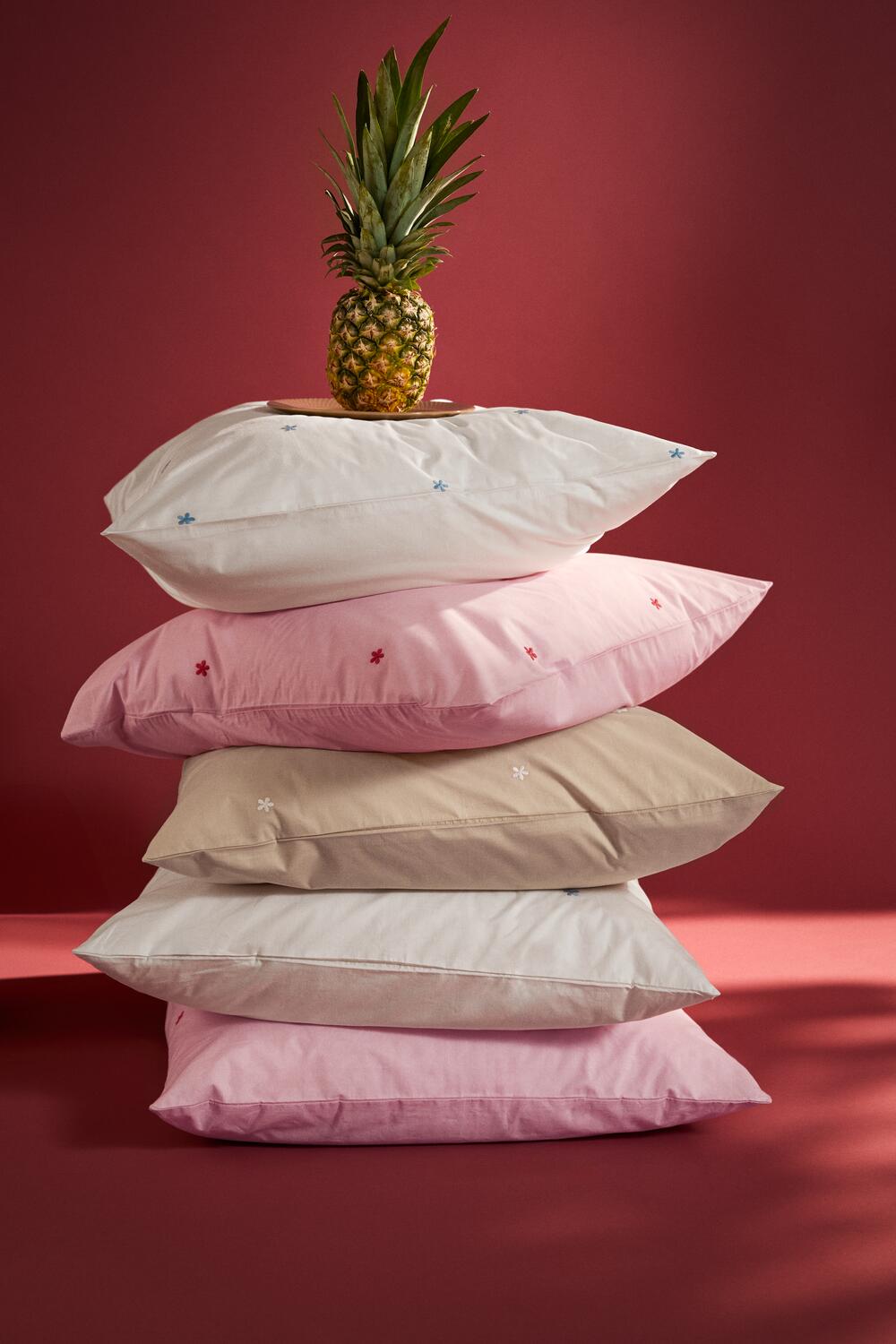 Daisy sengetøj - pink/rød