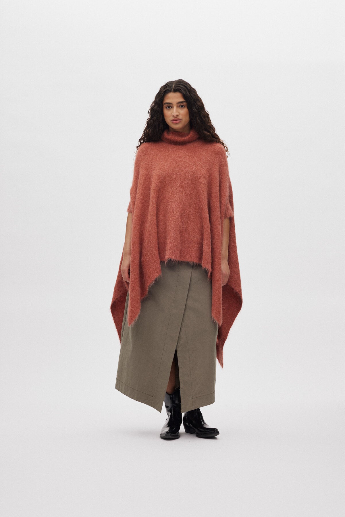 Dede fluffy knit poncho - Redwood