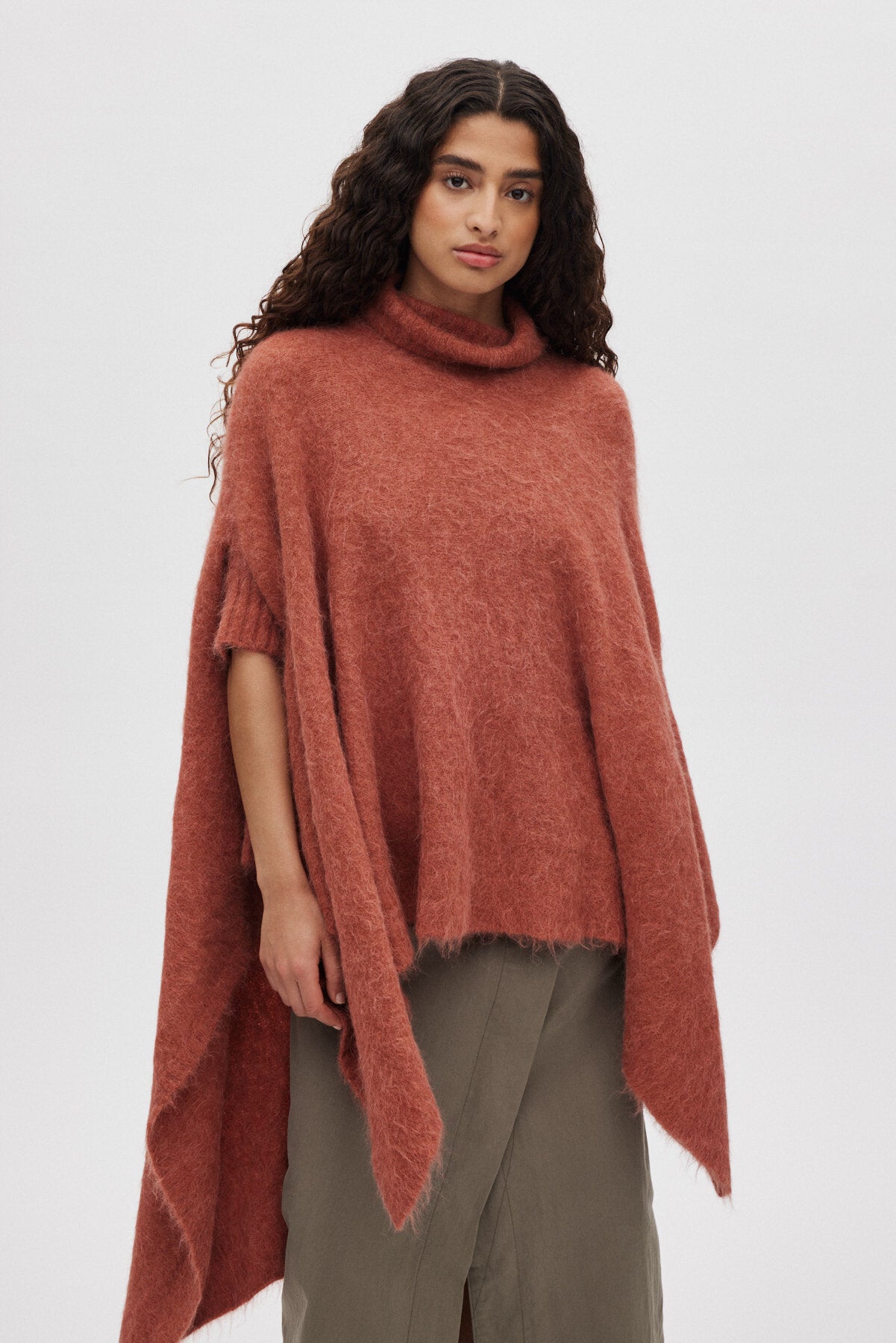 Dede fluffy knit poncho - Redwood