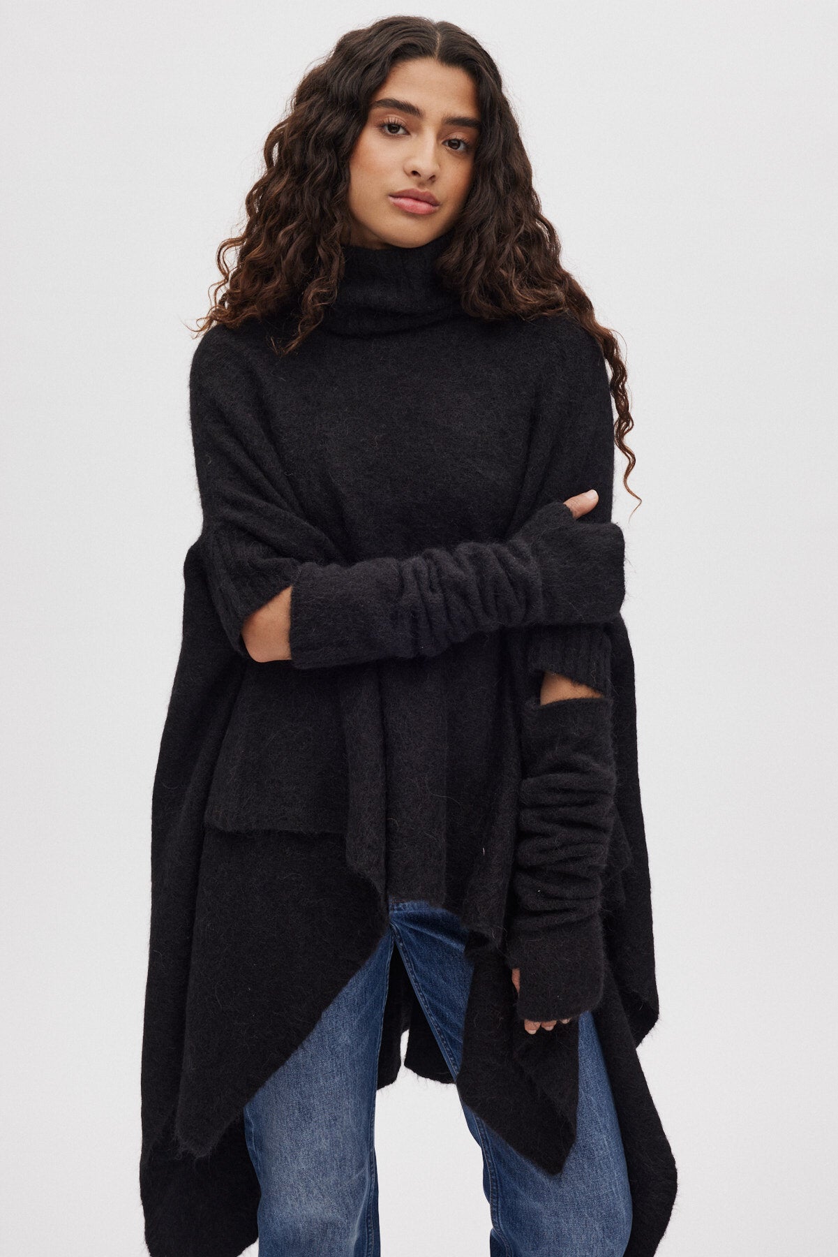 Dede fluffy knit poncho - Sort