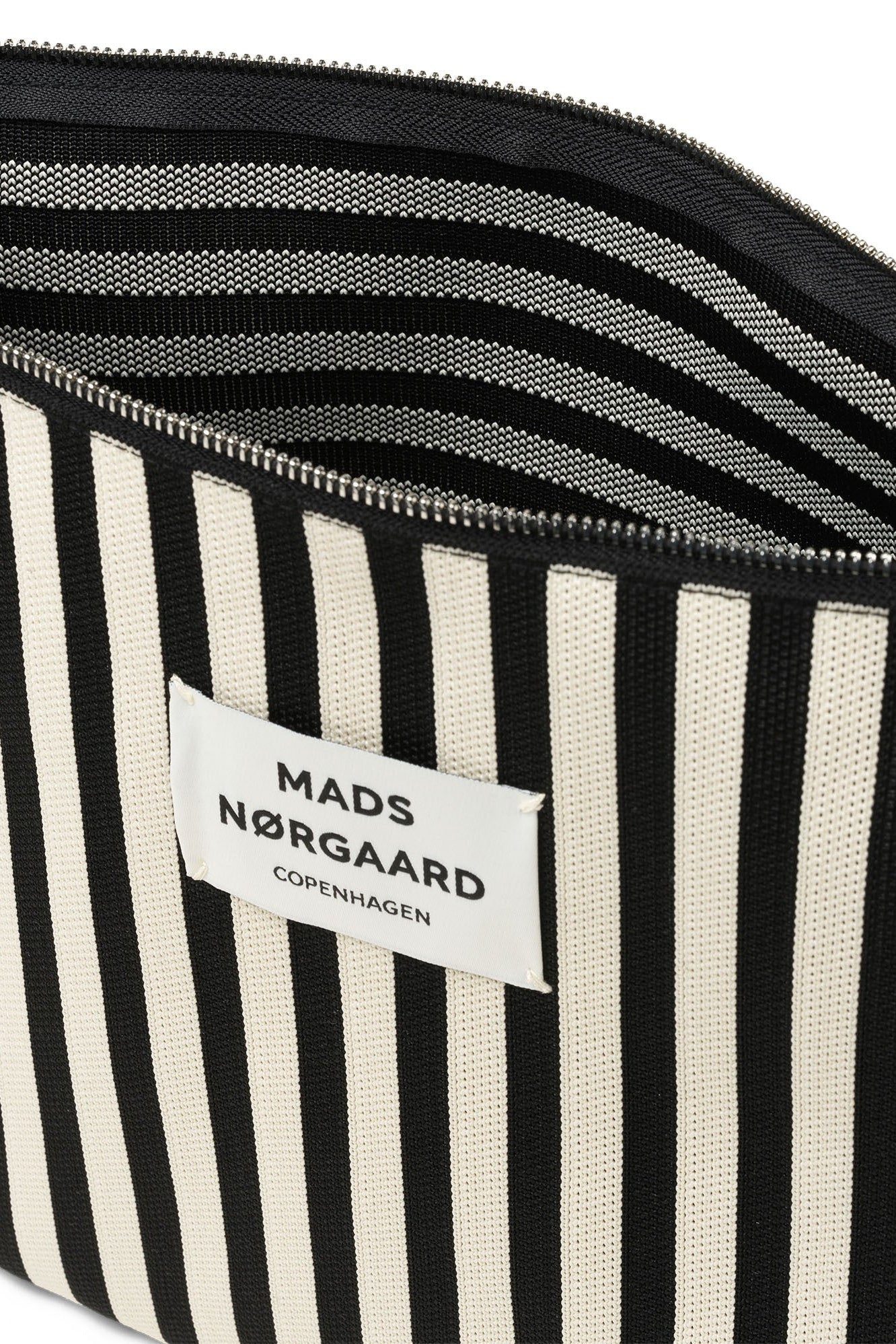 Knit Stripe Hilden toilettaske – Black/White