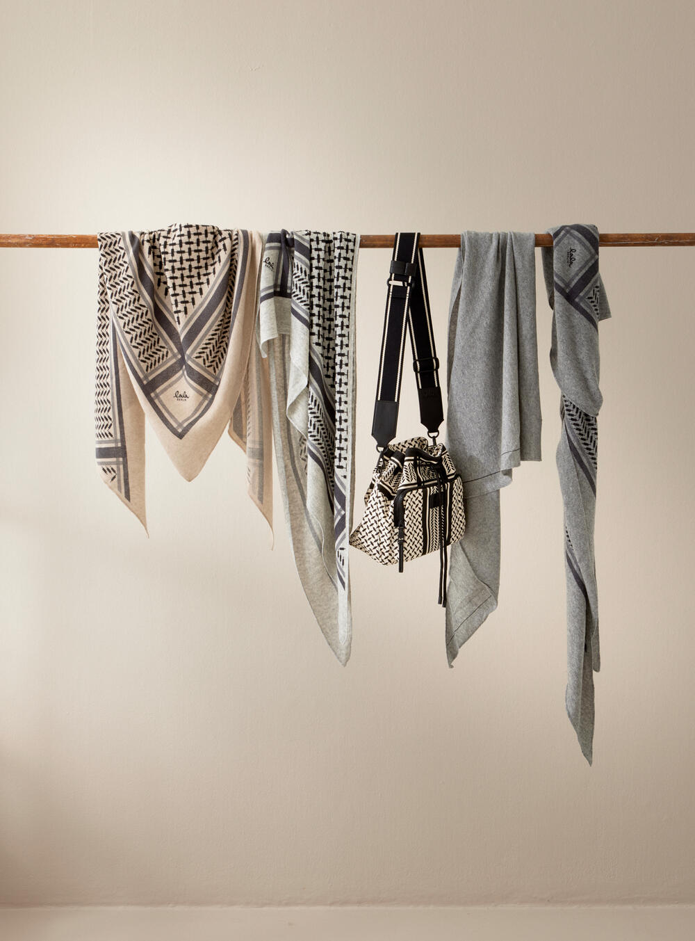 Triangle Solid M tørklæde - City/Middlegrey Melange