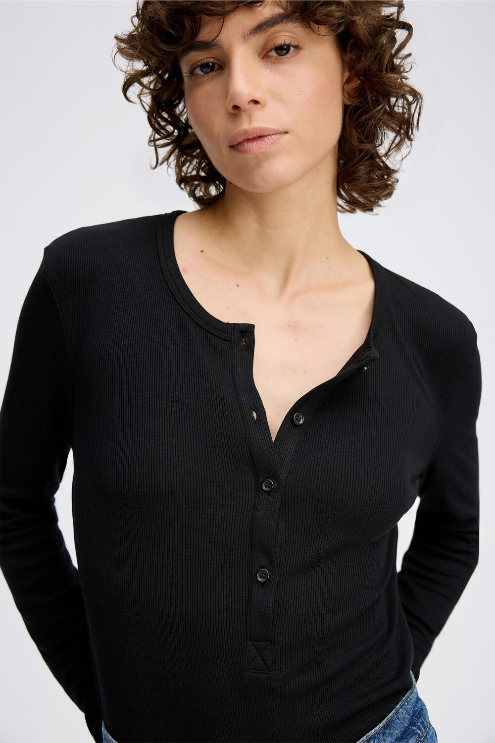 Grace Button langærmet t-shirt - sort