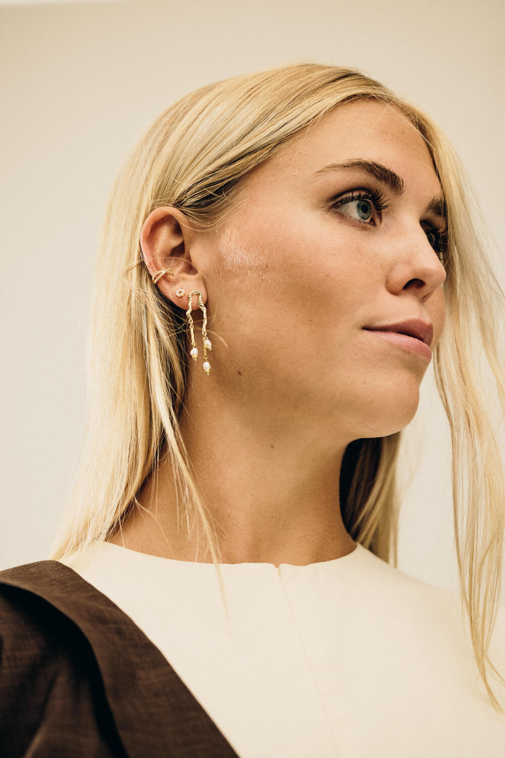 Leena hængeøreringe - forgyldt