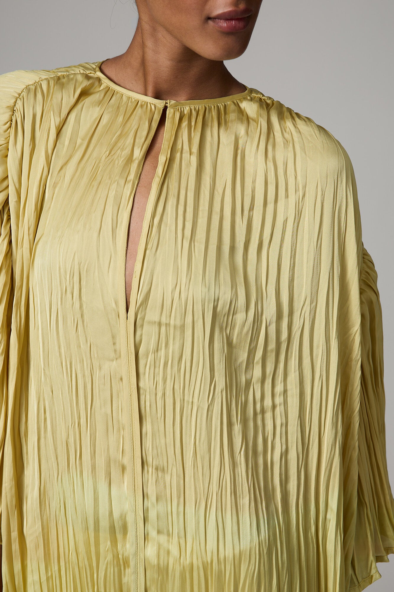 Aruna midikjole - Crinkled Surface
