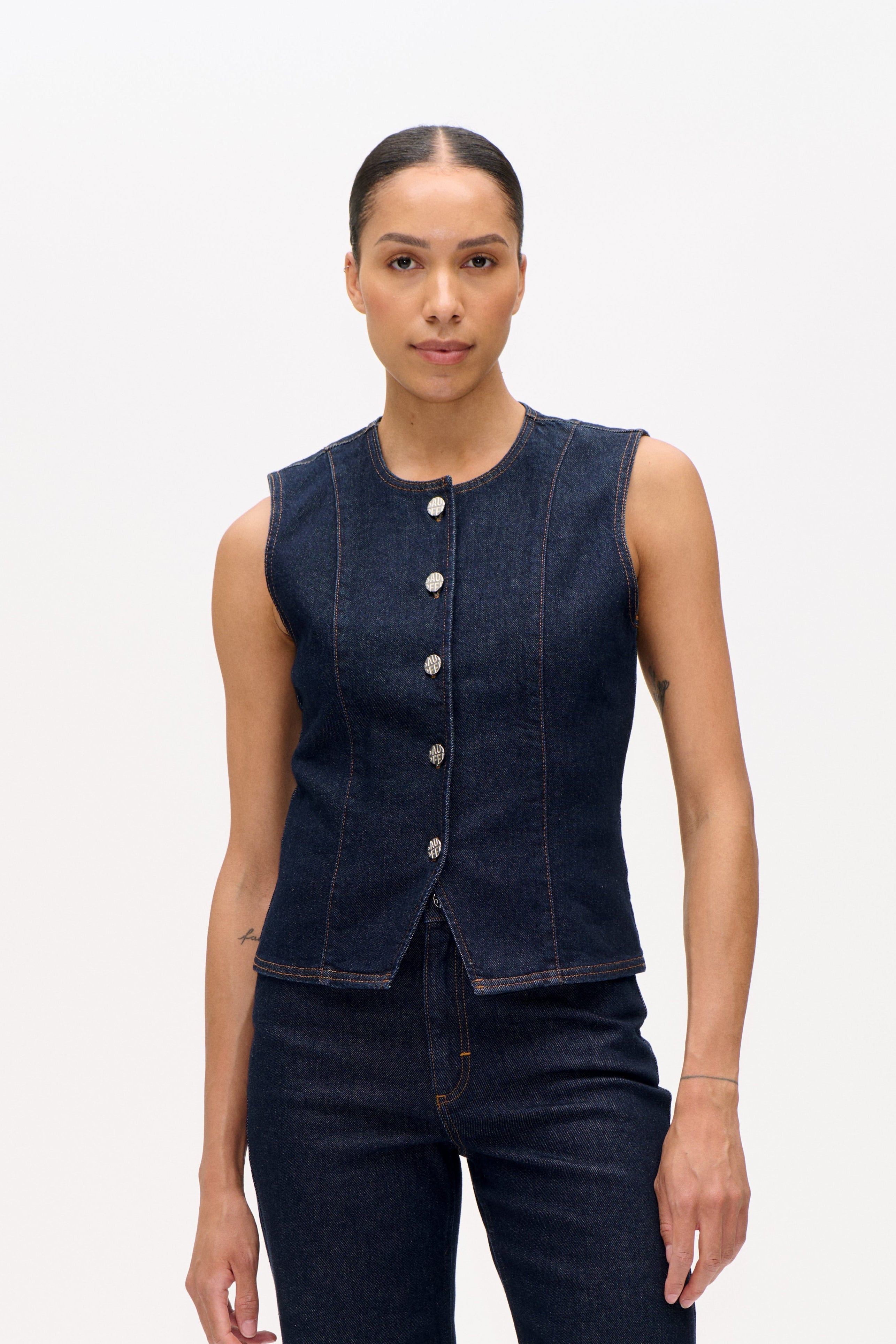 Mene denimvest - Dark Denim Wash