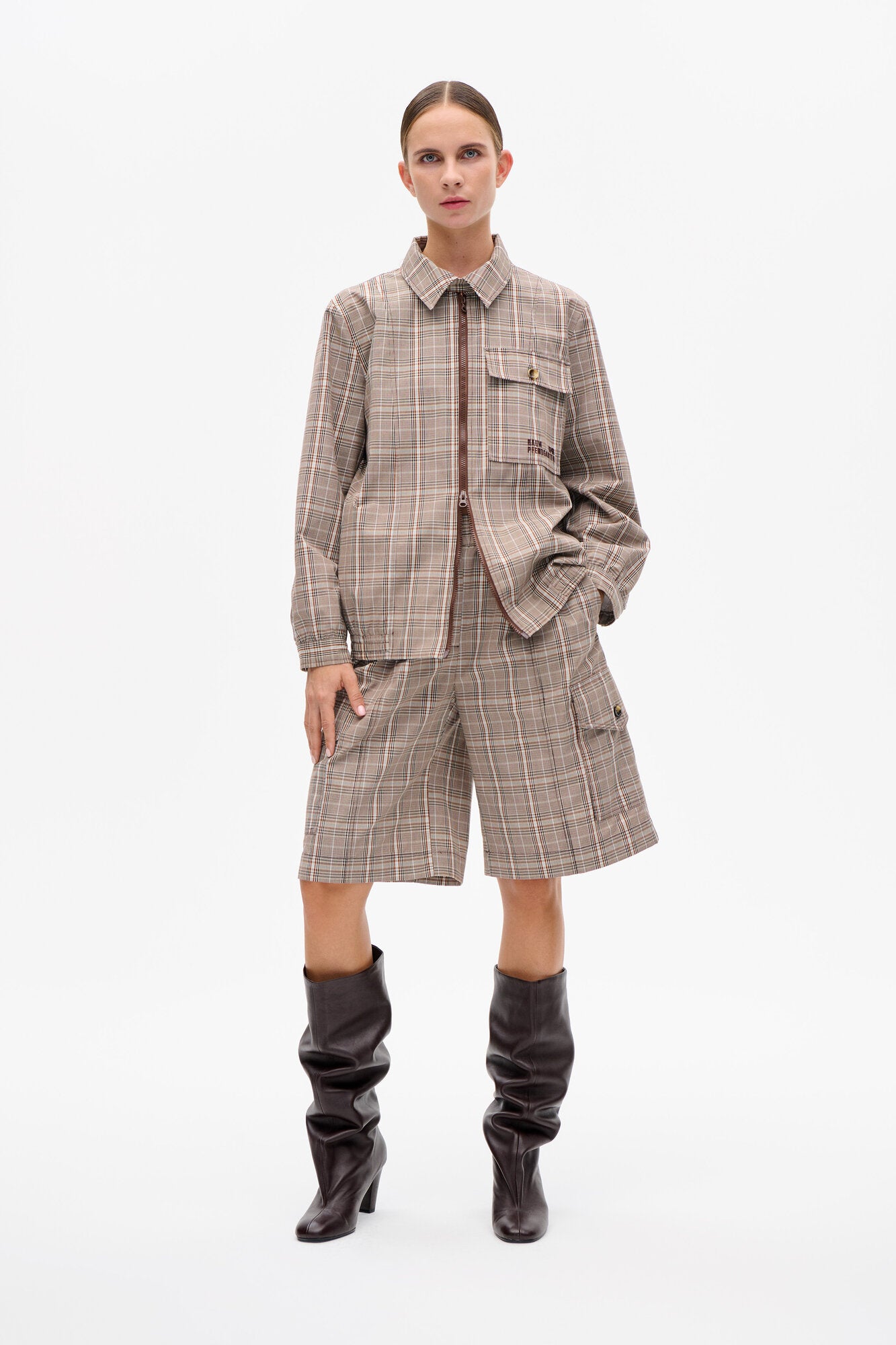 Neeto shorts - Brown Mini Check